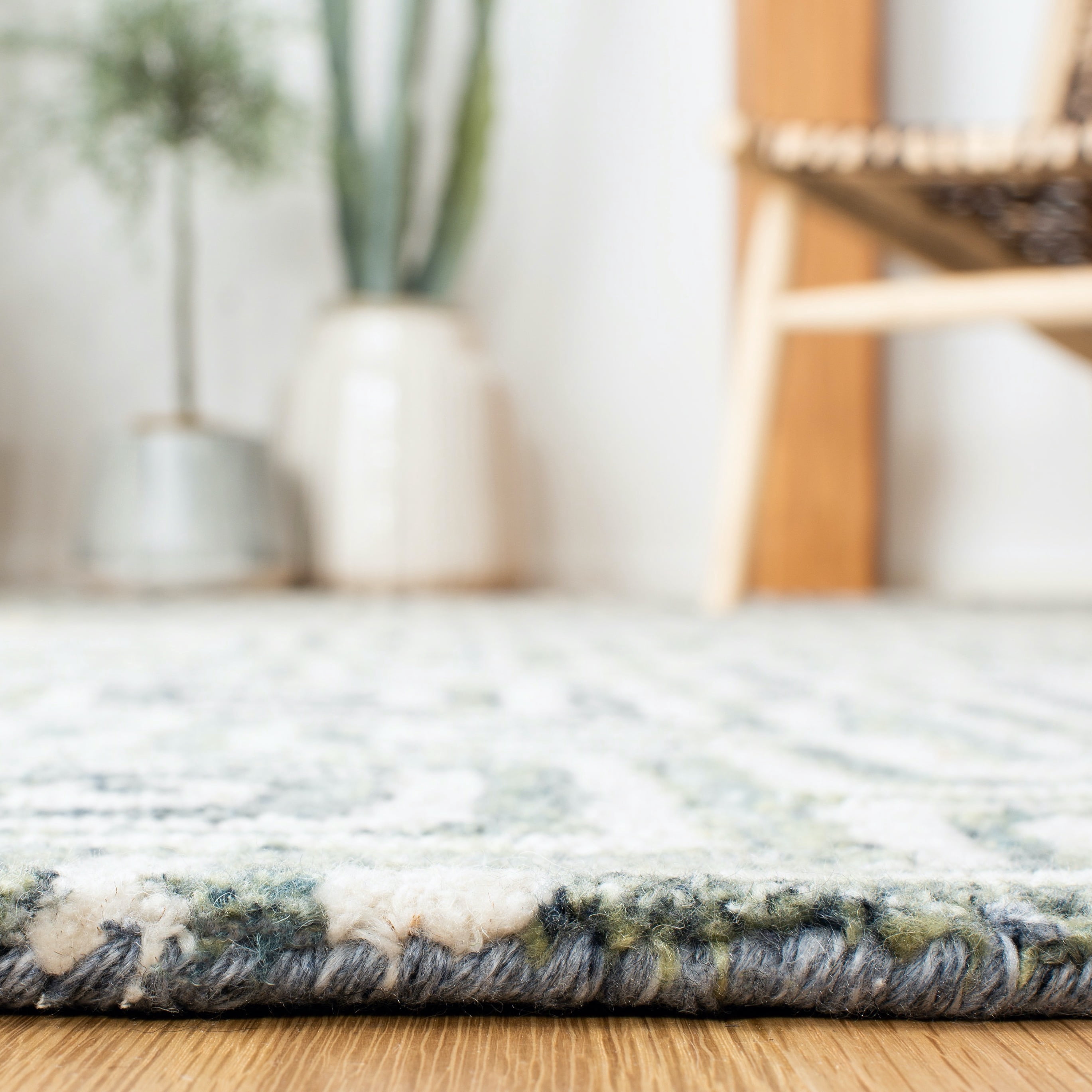 SAFAVIEH Marquee Vaughn Geometric Area Rug, Ivory/Blue, 5' x 8'