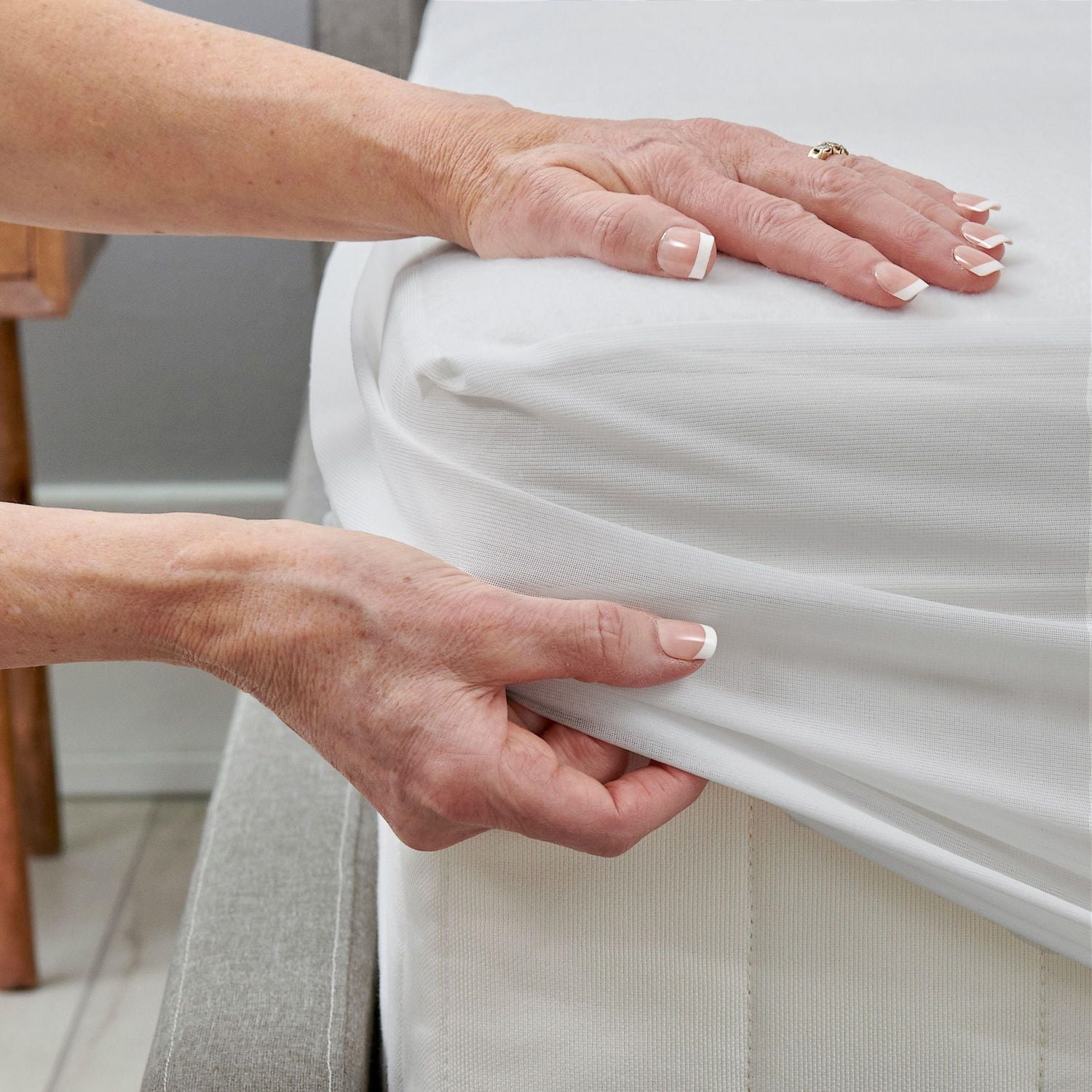 Sealy Cool-Touch Fitted Waterproof Mattress Protector for adults