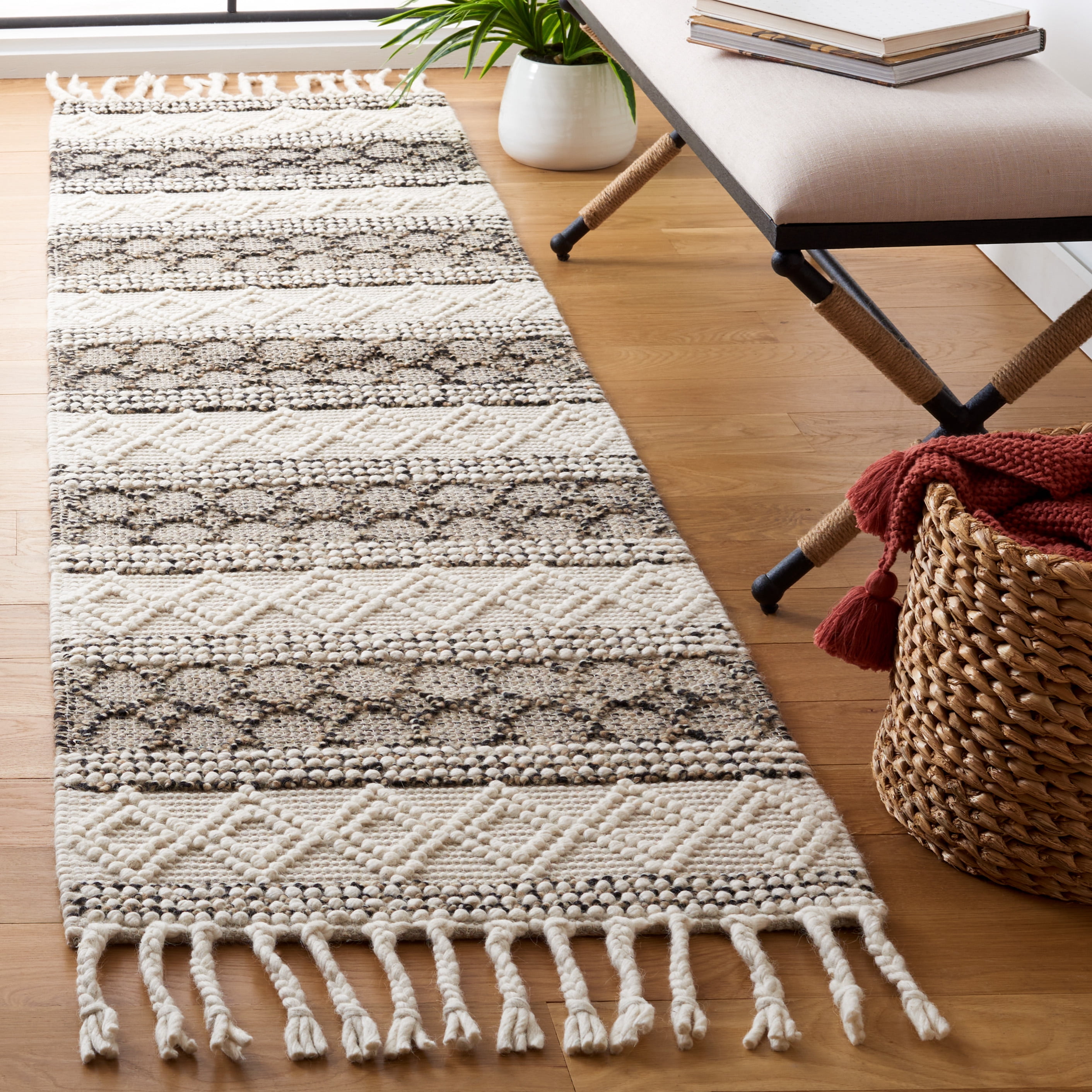 SAFAVIEH Natura Nurten Southwestern Runner Rug, Ivory/Black, 2'3" x 9'