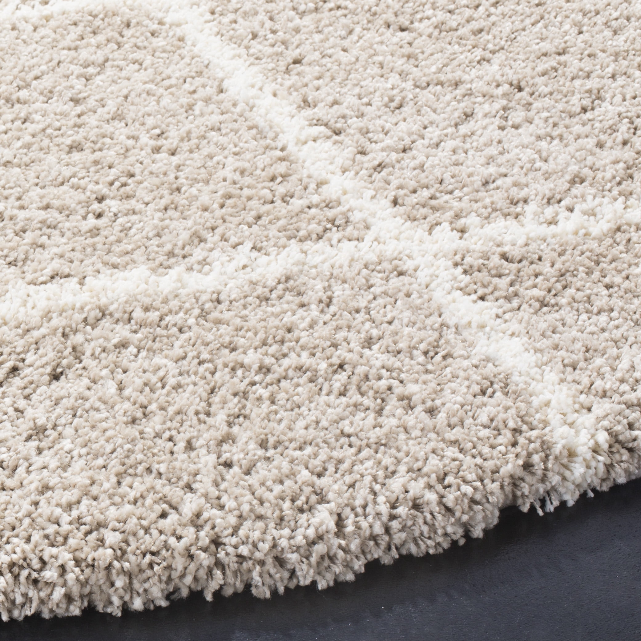 Safavieh Hudson Amias Geometric Shag Area Rug, Beige/Ivory, 4' x 4' Round