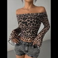 thumbnail image 4 of Blusa Corta Y2K con Estampado de Leopardo, Hombros Descubiertos, de , Transparente, Ajustada, de Larga y Puños Acampanados para Mujer. Caqui S, 4 of 10