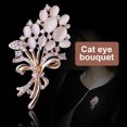 thumbnail image 4 of Guardurnaity Broche de diamantes de imitación para mujer, broche con forma de flor de aleación, regalo de decoración de ropa para ceremonia de Ropa, zapatos y accesorios Miscelánea, 4 of 6