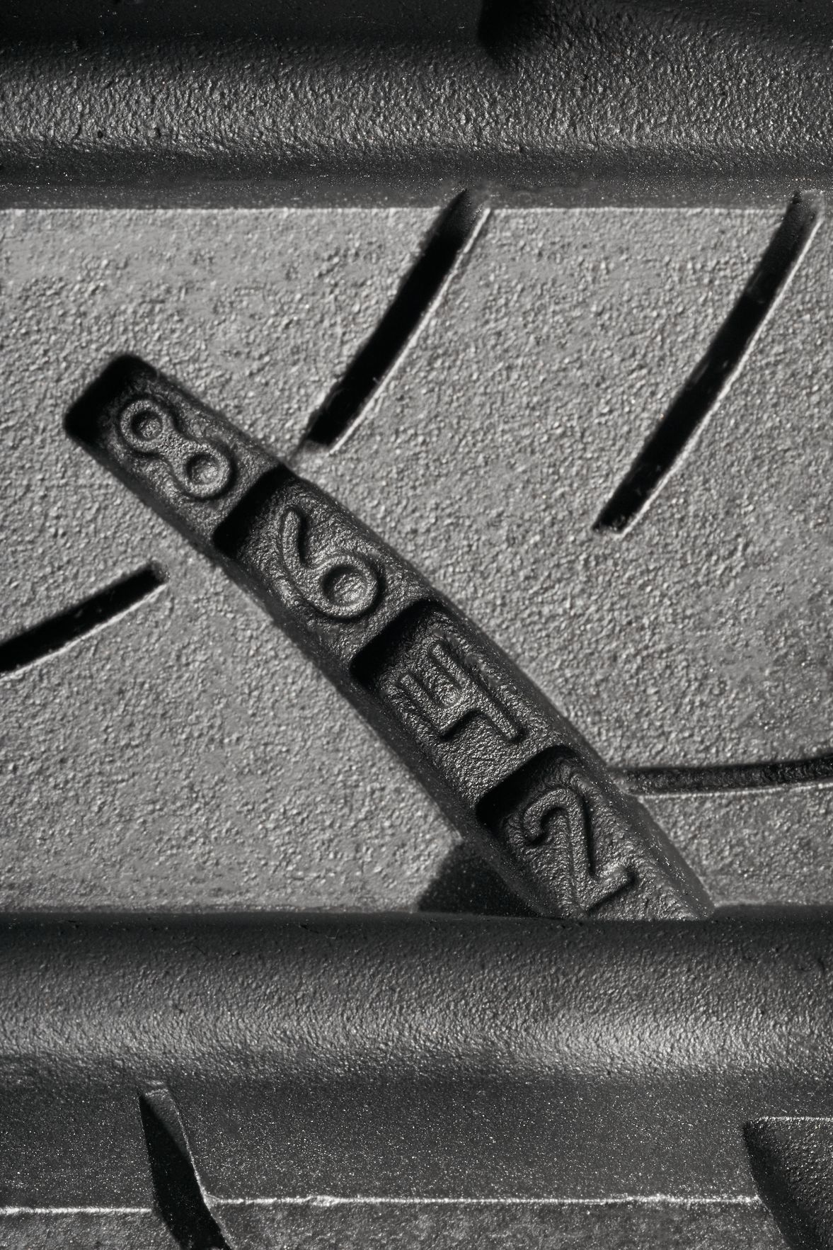 Goodyear Assurance Outlast 215/55R17 94V All-Season Passenger Car Tire - image 5 of 7
