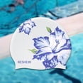 thumbnail image 1 of Gorro de natación de silicona Cola con estampado floral lirio blanco 20 cm x 24 cm, 1 of 8