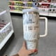 thumbnail image 4 of Stanley Quencher H2.0 FlowState - Vaso aislado al aspiradora de acero inoxidable con tapa y popote para agua, té helado o café, batidos y más 2.0, 40 onzas / 1.18 L, 4 of 4