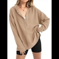 thumbnail image 1 of Sudadera con Capucha de Larga Extragrande para Mujer, Cuello en V, Botones y Abertura Lateral, Estilo Informal. Caqui M, 1 of 9
