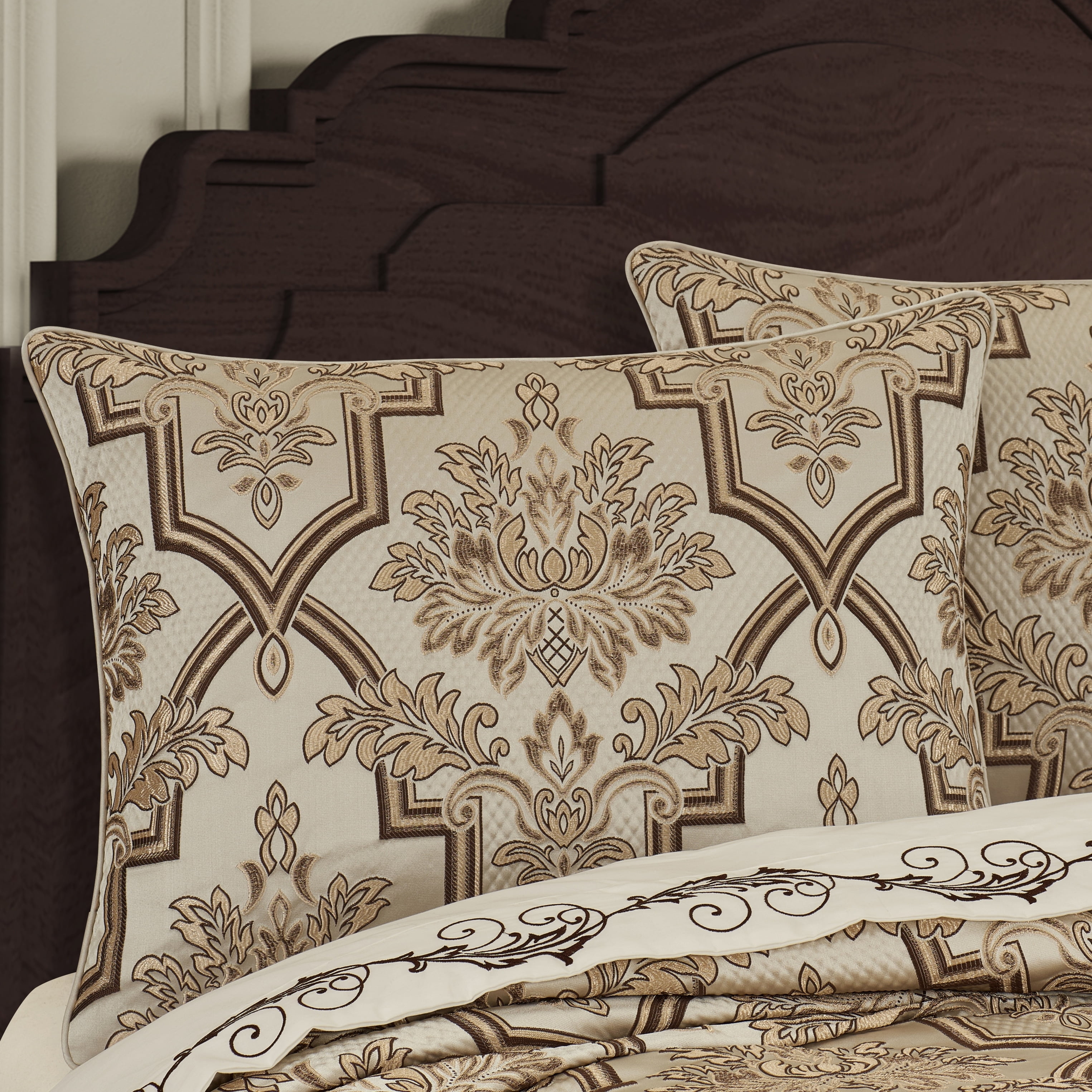 J. Queen New York Five Queens Court Napoleon Comforter Set King