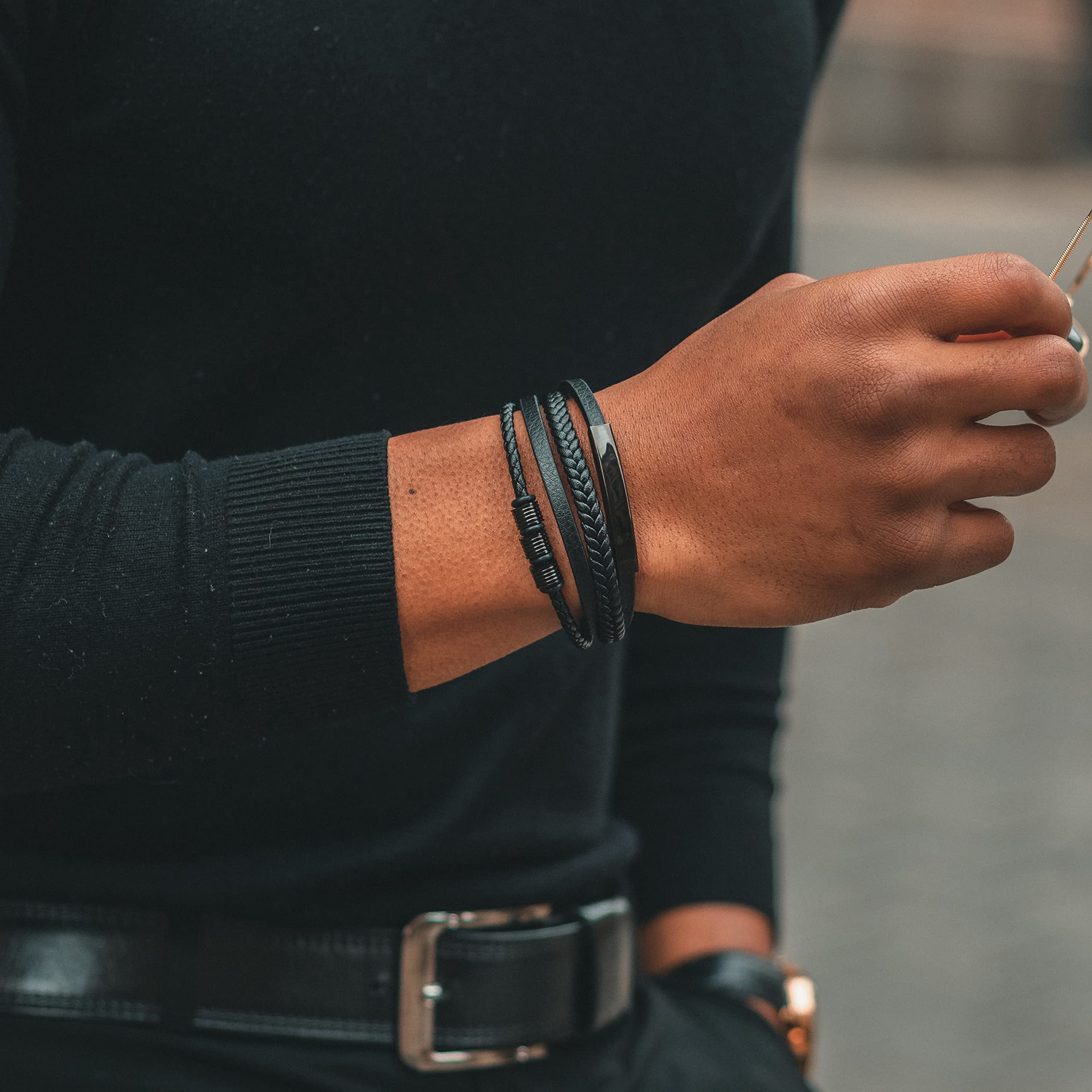 SERASAR Leather Bracelet for Men "Brave" with stainless steel magnetic closure, Black 17cm, including gift box