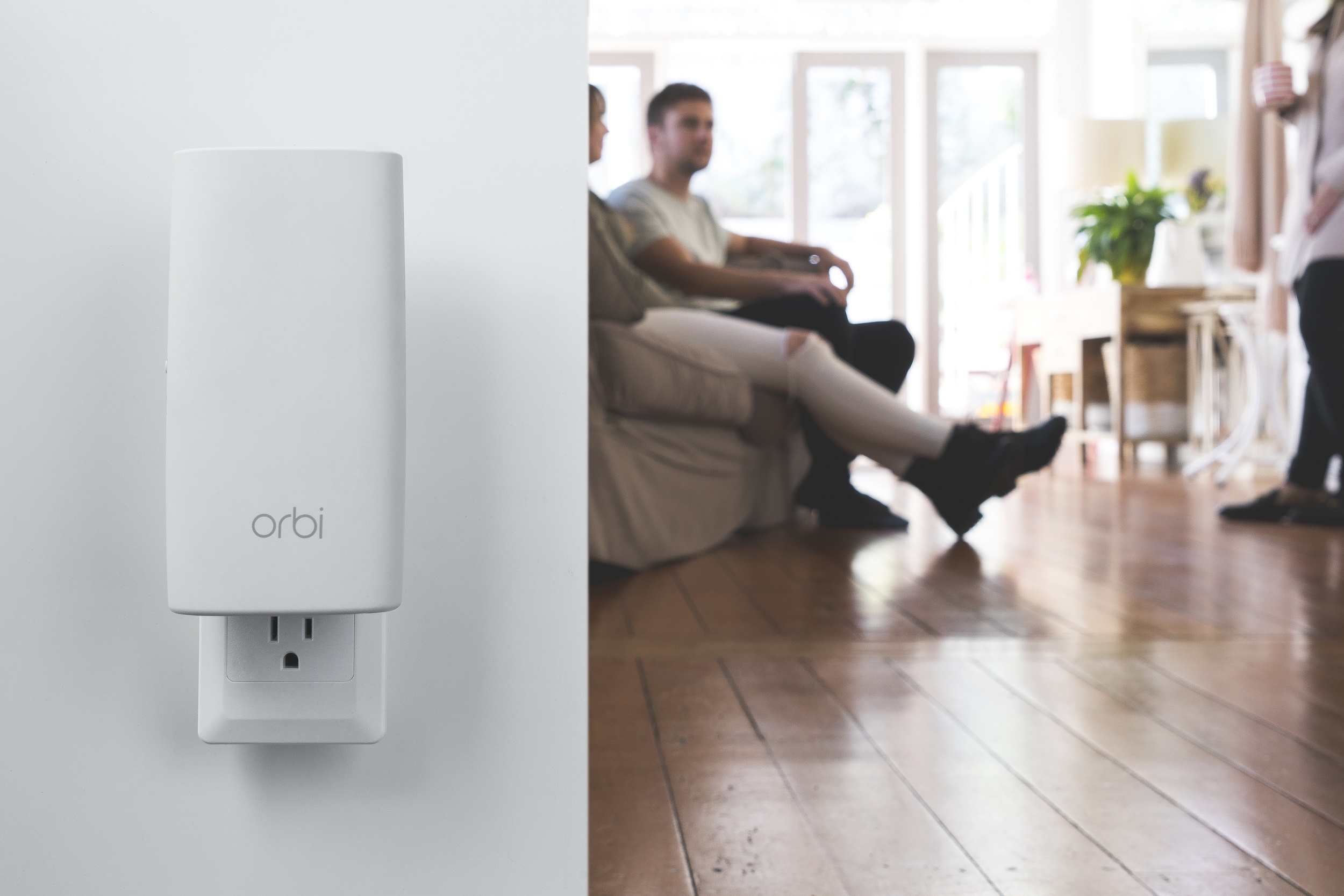 NETGEAR - Orbi RBK20W AC2200 Tri-band WiFi Mesh System with Router and Wall Plug Satellite Extender - image 3 of 5