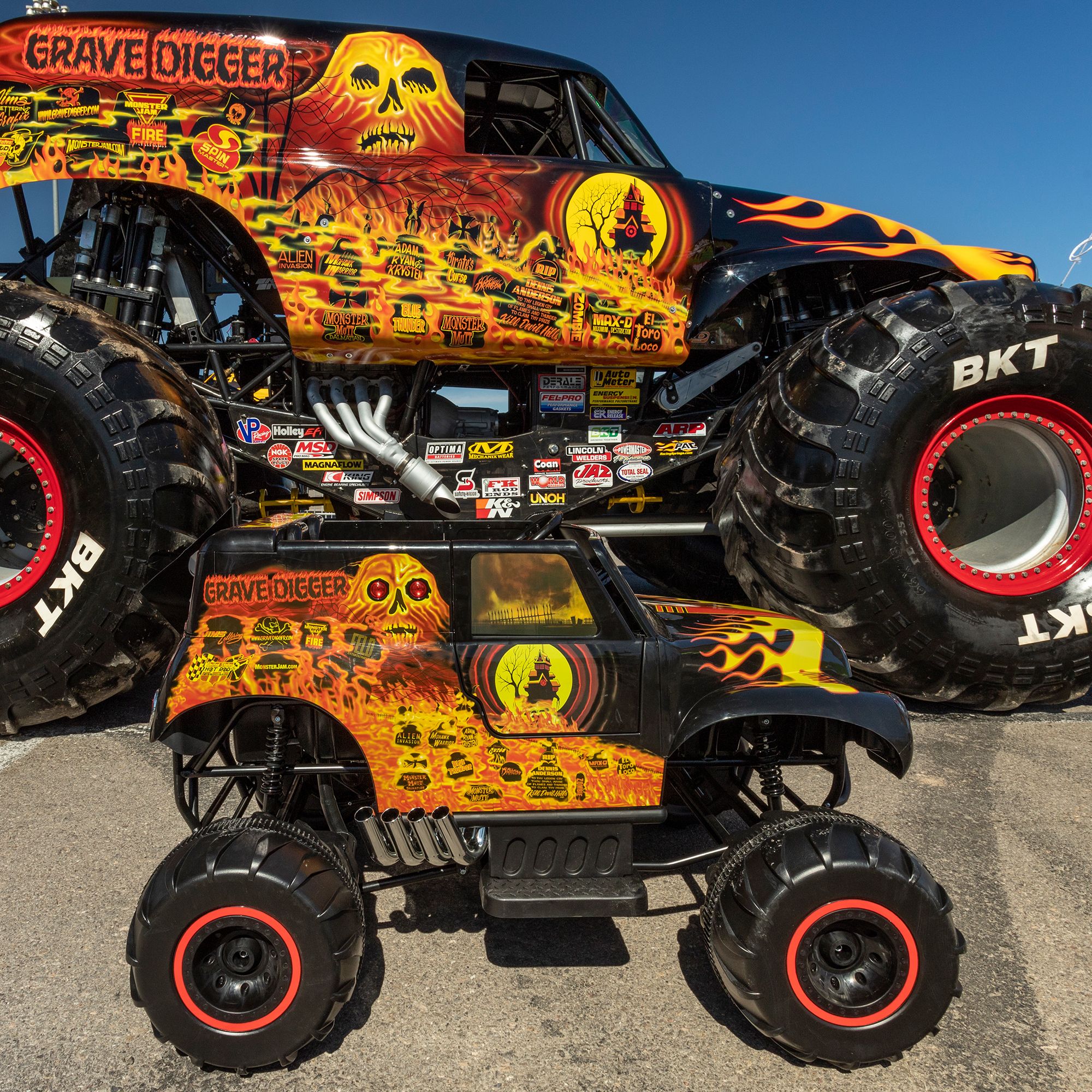 Monster Jam Grave Digger, 24V Battery Ride On, Ages 3+, 5MPH Max Speed, 40  Min. Ride Time
