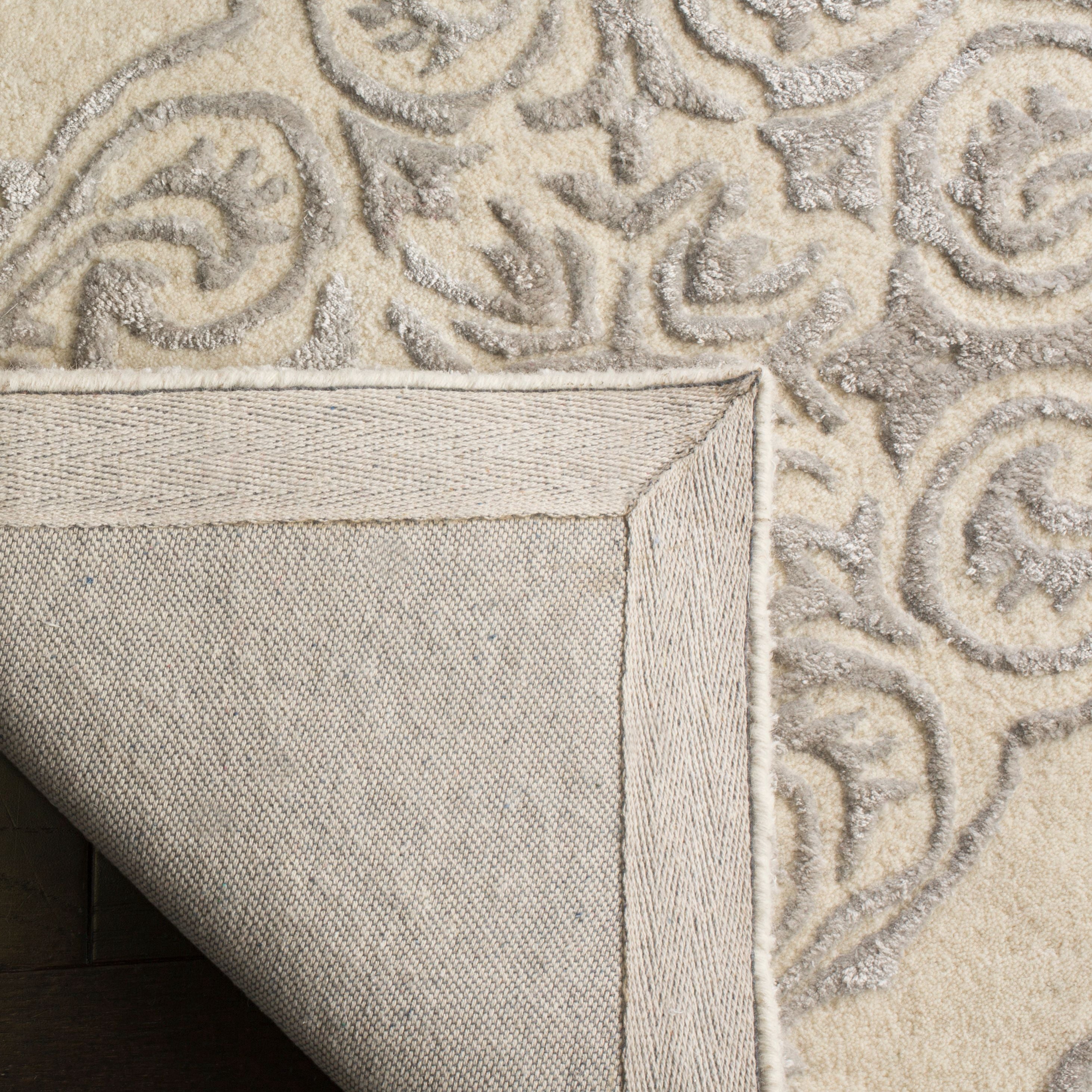 SAFAVIEH Glamour Georgene Damask Area Rug, Ivory/Silver, 6' x 6' Square