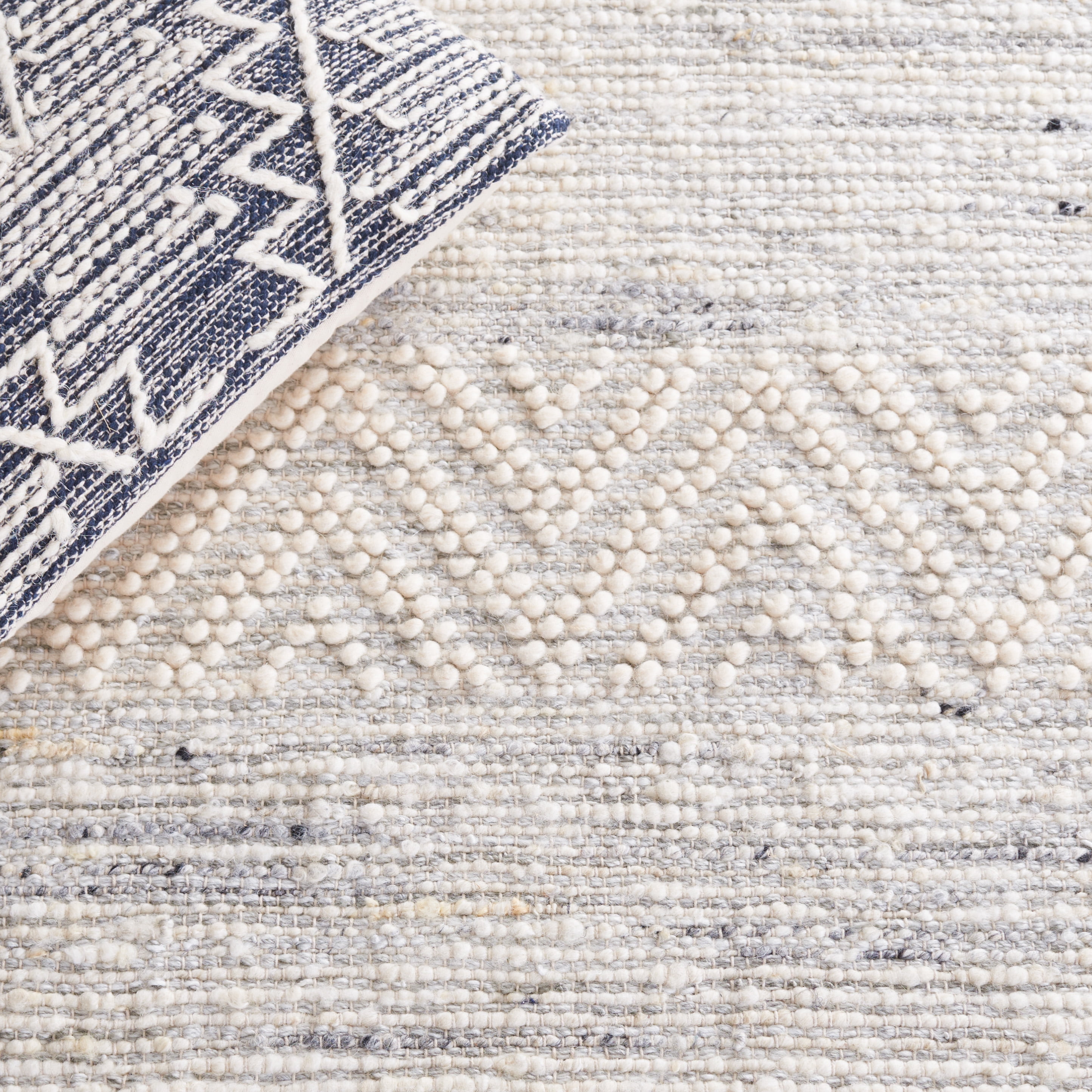 SAFAVIEH Natura Jacinth Southwestern Area Rug, Ivory/Grey, 4' x 6'