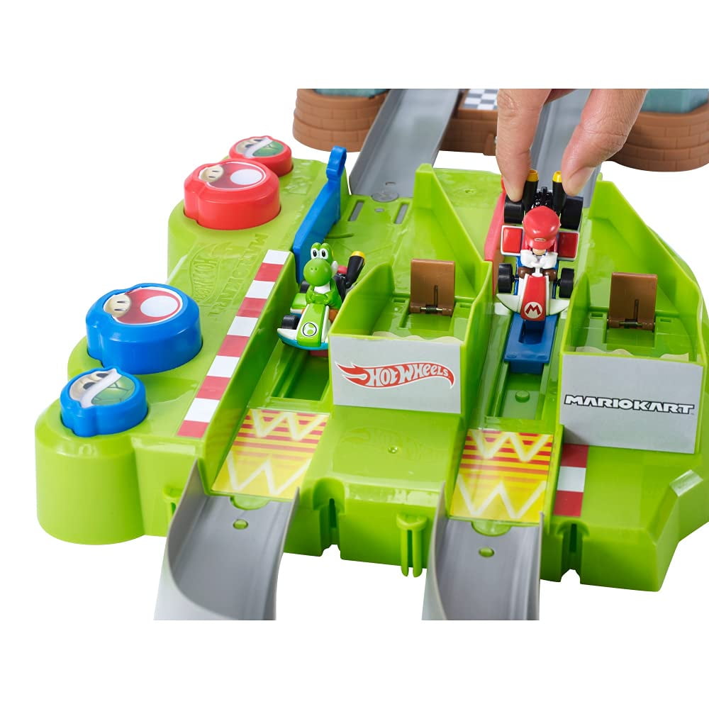 Hot Wheels Mario Kart Circuit Track Set with 1:64 Scale Die-Cast Kart Replica Ages 3 and Above