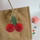 thumbnail image 5 of Llavero colgante de cerezas de piel de conejo sintético | Decoración de Fruta de Simulación de Peluche Suave | Accesorio de bolso, adorno del retrovisor del coche, gancho metálico desmontable |, 5 of 6