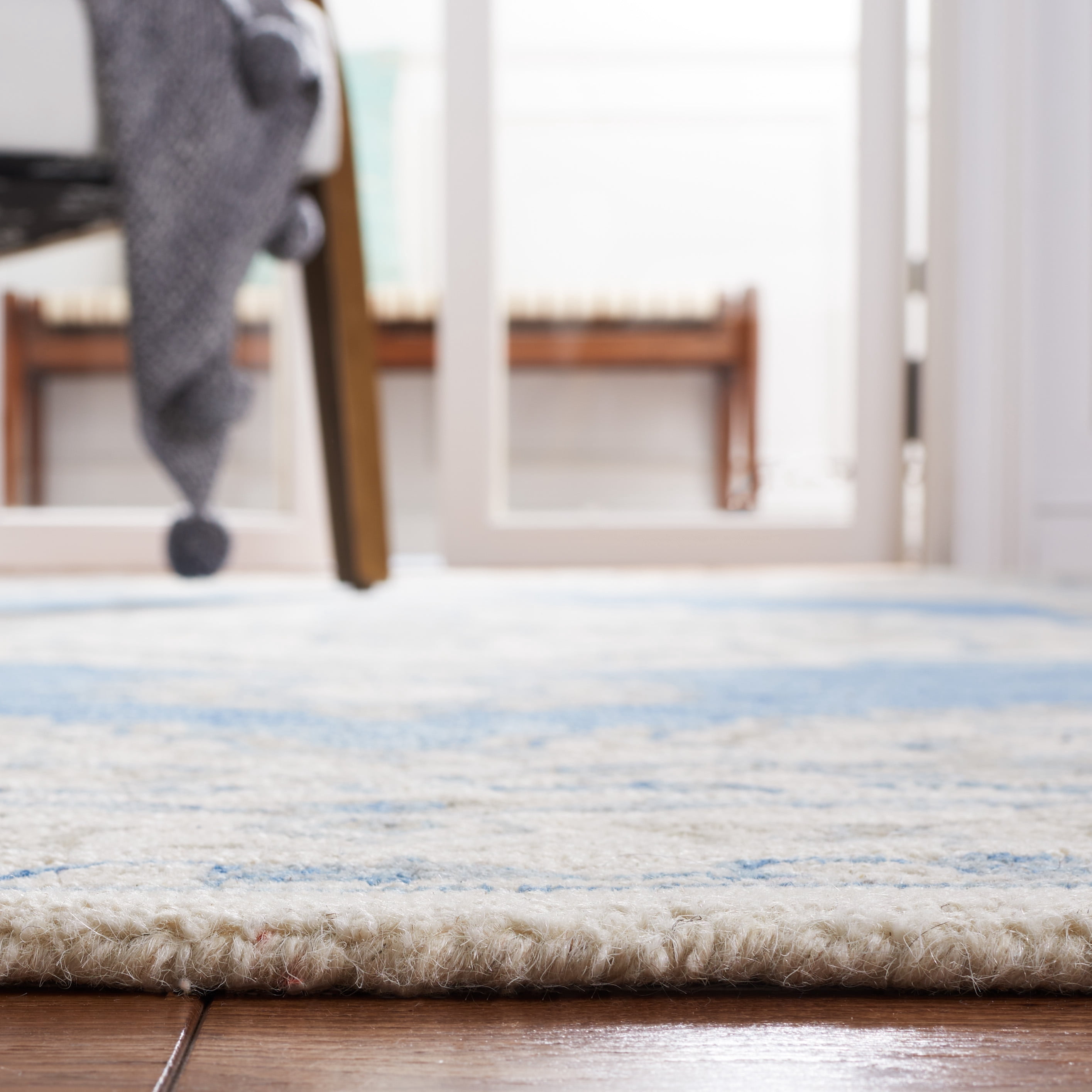 SAFAVIEH Metro Bevis Medallion Area Rug, Navy/Ivory, 8' x 10'