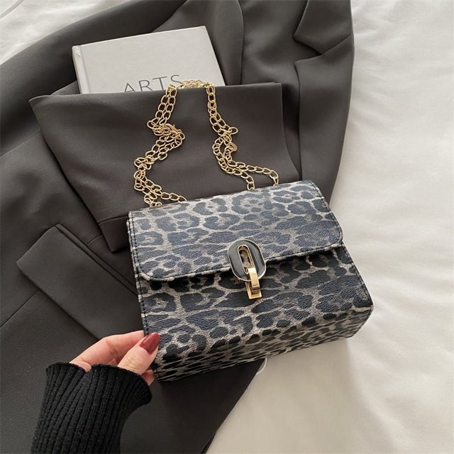 Bolso bandolera pequeño cuadrado con cadena retro para mujer, sencillo y moderno, con estampado de leopardo, para invierno de 2025.
