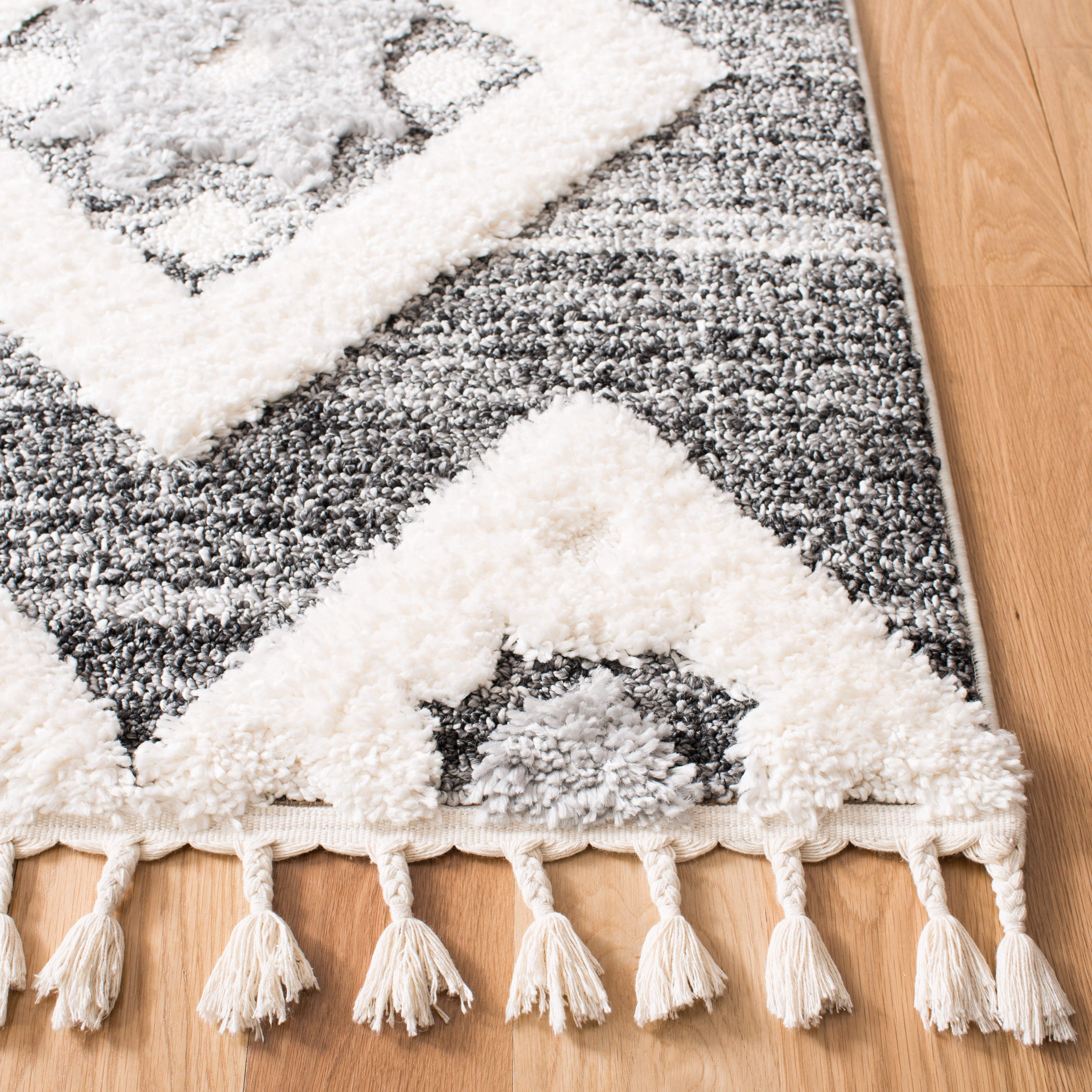 SAFAVIEH Moroccan Tassel Shag Dawson Moroccan Geometric Area Rug, Grey/Ivory, 6'7" x 6'7" Square