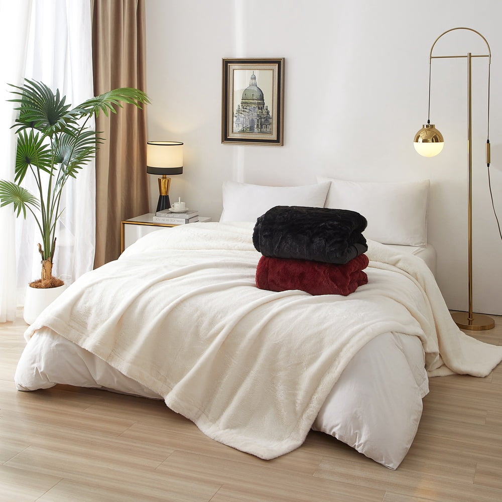 Mainstays Cozy Faux Fur Super Soft luxury Blanket, Full/Queen, Rich Black