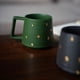 thumbnail image 4 of Taza grande de cerámica con asa y lunares dorados for café, uso doméstico y comercial., 4 of 7