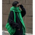 thumbnail image 4 of Bufanda lisa de cachemira verde brillante de lujo para mujer, chal de invierno, bandana, pashmina, borla, fular femenino, manta gruesa, 2022, 4 of 5