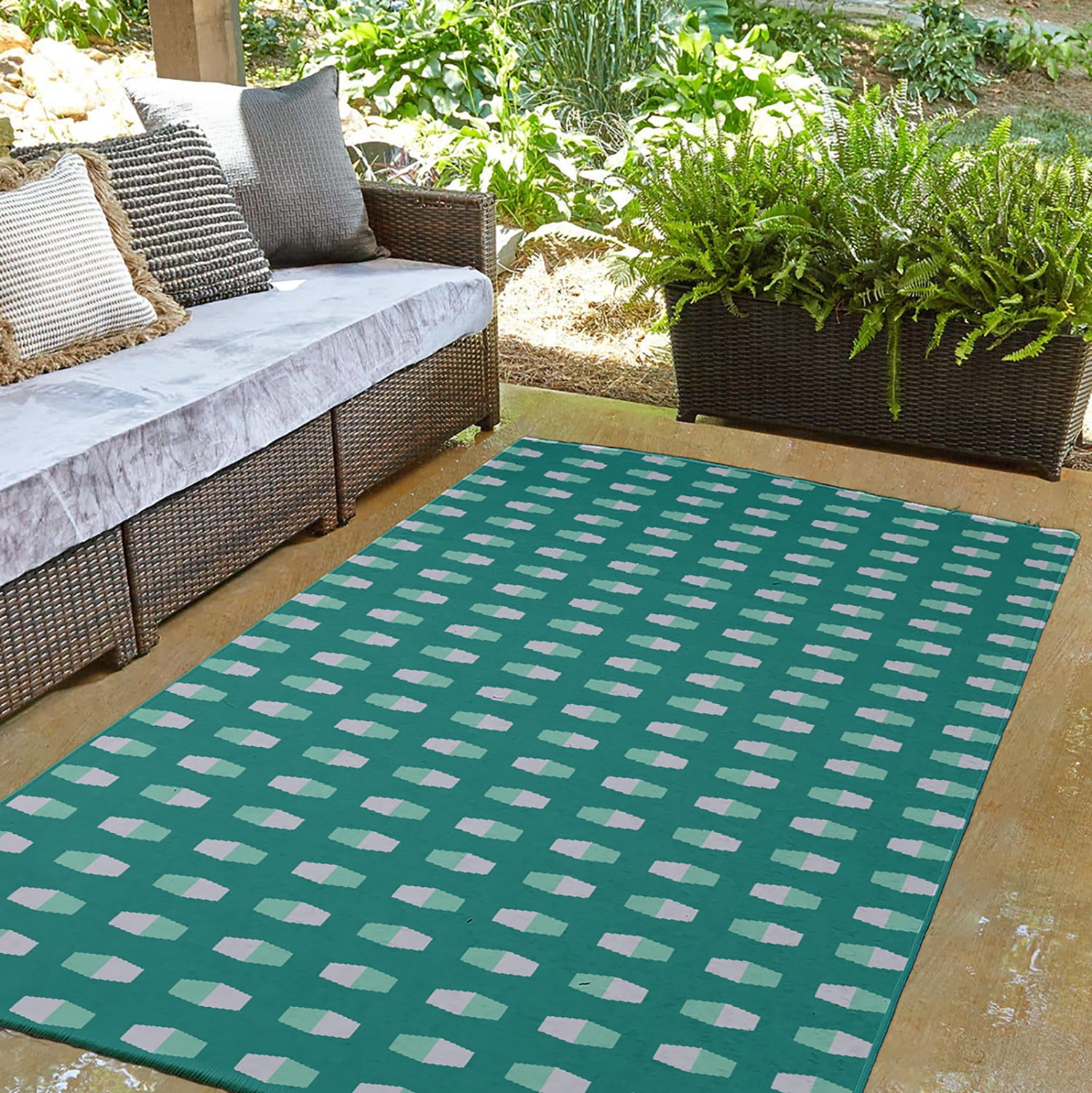 Simply Daisy 3' x 5' Desert Turquoise Bowling Pins Indoor/outdoor Rug