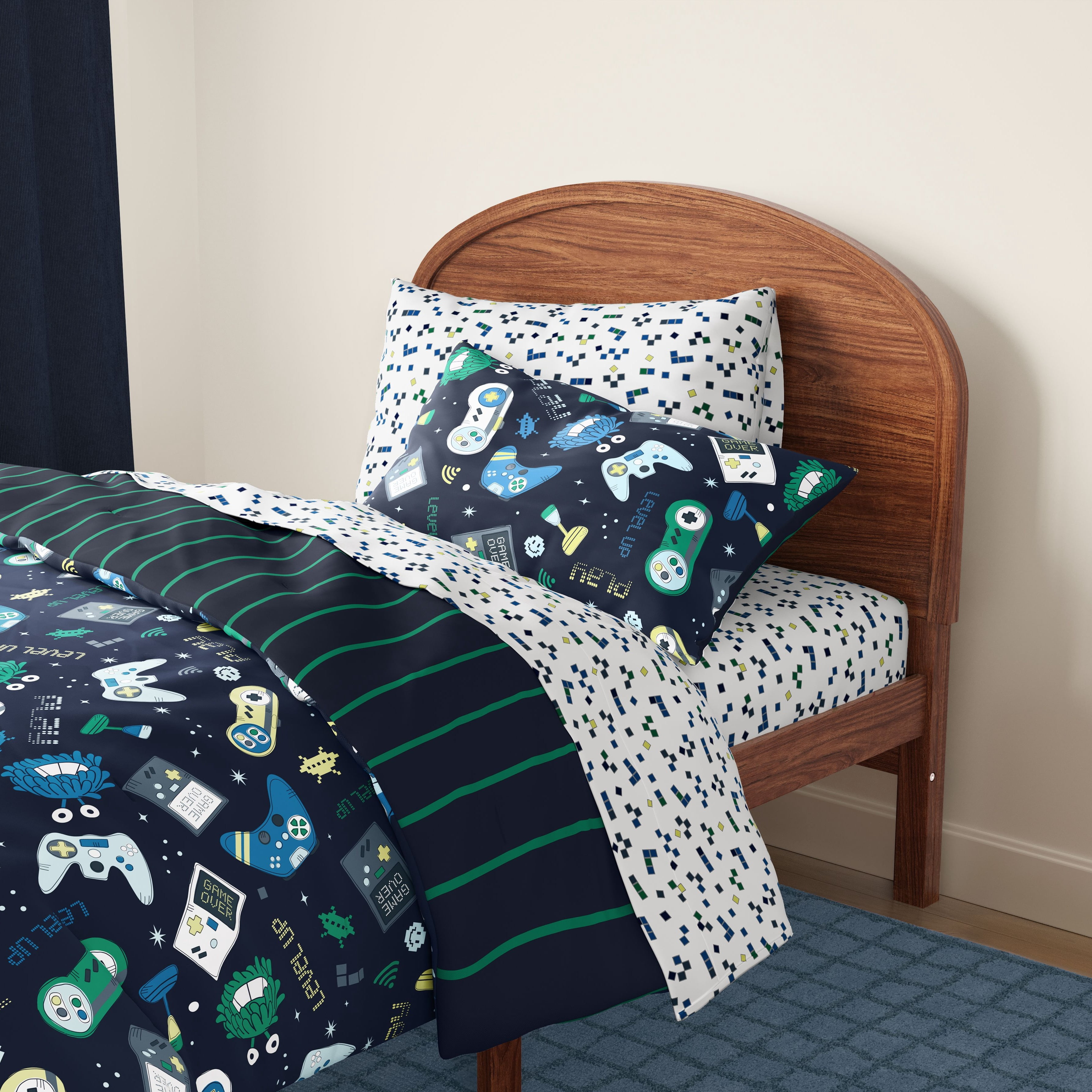 Mainstays Kids Glow in the Dark Gamer Reversible Comforter Set with Sheets, Twin, 5 Pieces