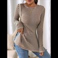 thumbnail image 4 of Camiseta de Larga A Rayas para Mujer, Cuello Redondo, Dobladillo con Abertura, Corte Entallado Color Café XL, 4 of 8