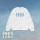 thumbnail image 1 of Taylor Swift 1989 (Versión De) Sudadera Azul Para Hombres Y Mujeres Suéter De Cuello Redondo Suelto De Moda Minimalista Letra Impresión Pareja Top De Manga Larga, 1 of 3