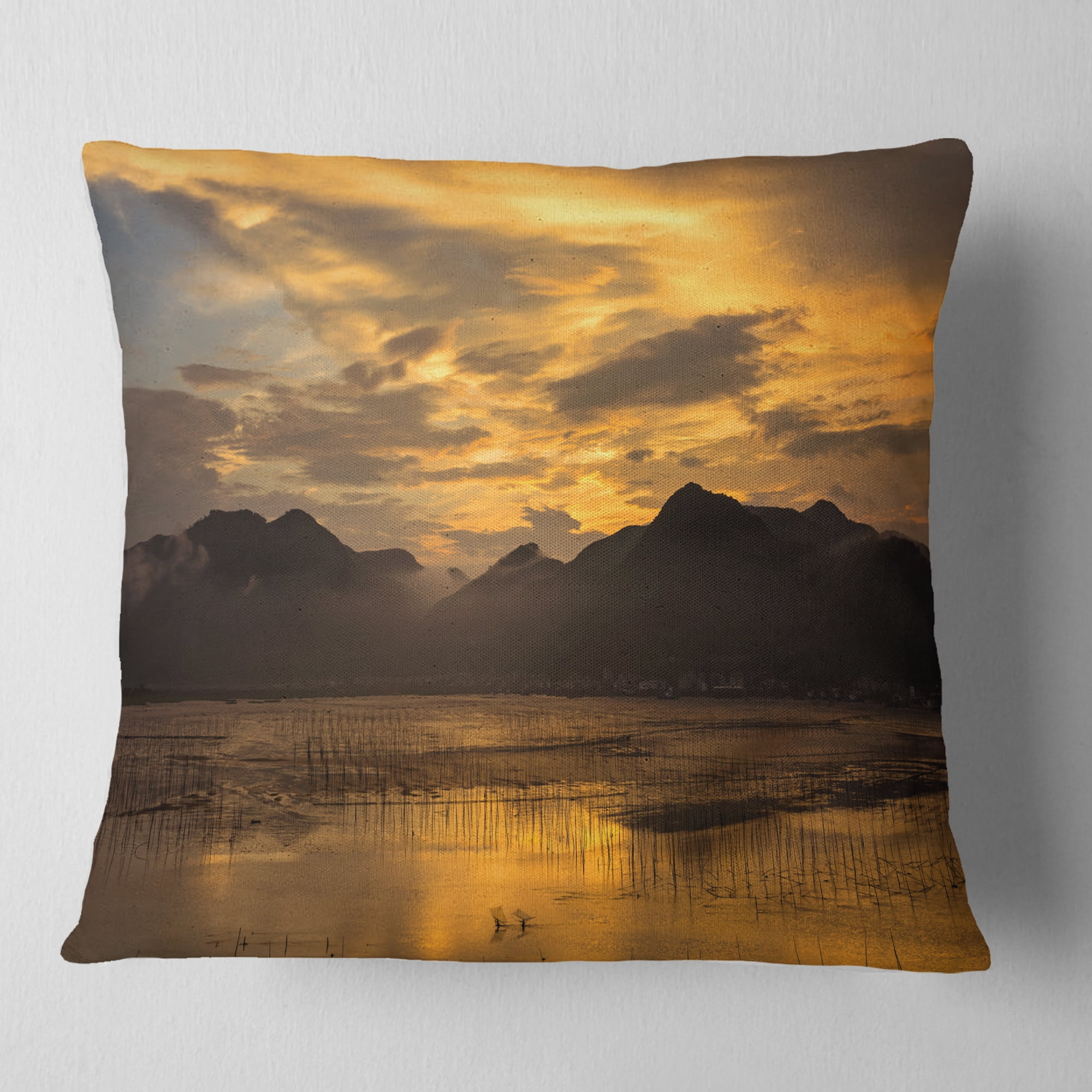 Designart Sunrise in Xiapu County - Landscape Photography Throw Pillow - 16x16