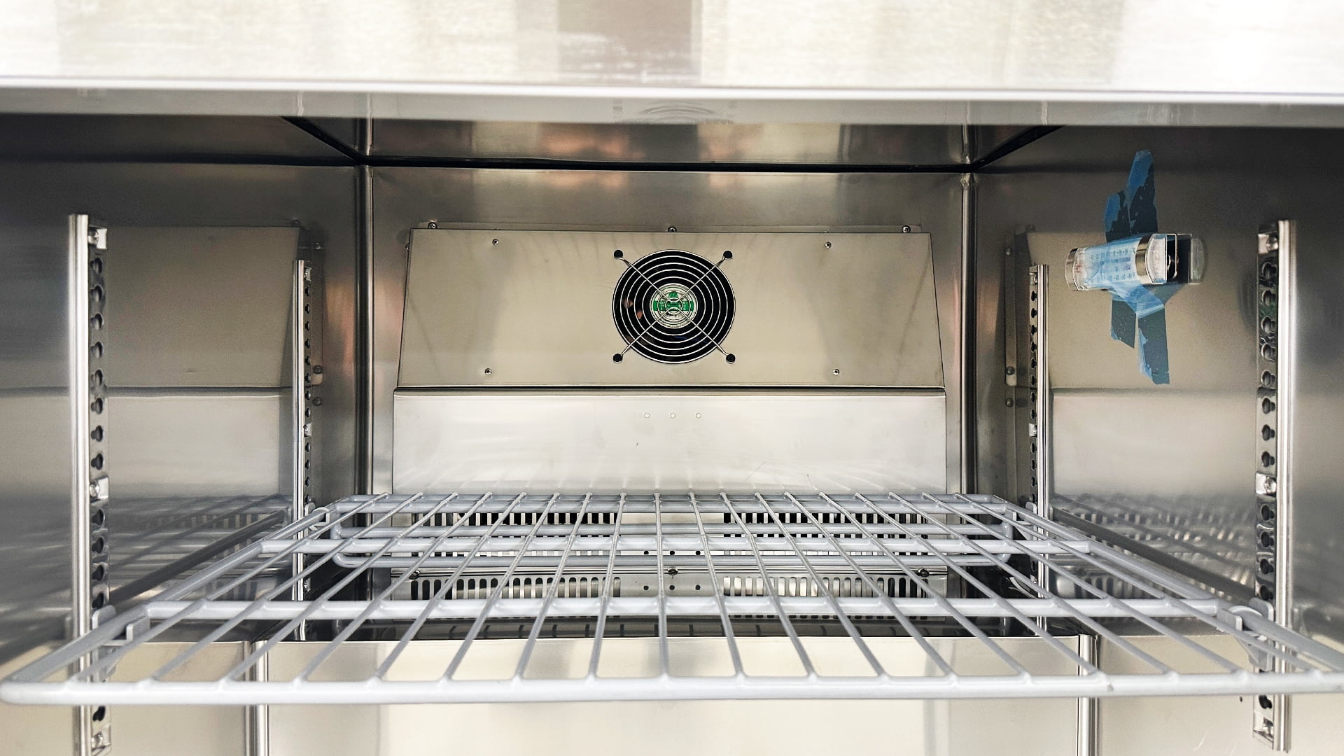NSF 28 in. Commercial Freezer 7.2 Cu.Ft Undercounter Freezer Single Door Worktop Freezer