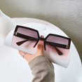 thumbnail image 3 of Gafas De Sol Cuadradas De Color Degradado De Moda Con Logotipo D Para Mujeres De Marco Grande Para Hombres, 3 of 4