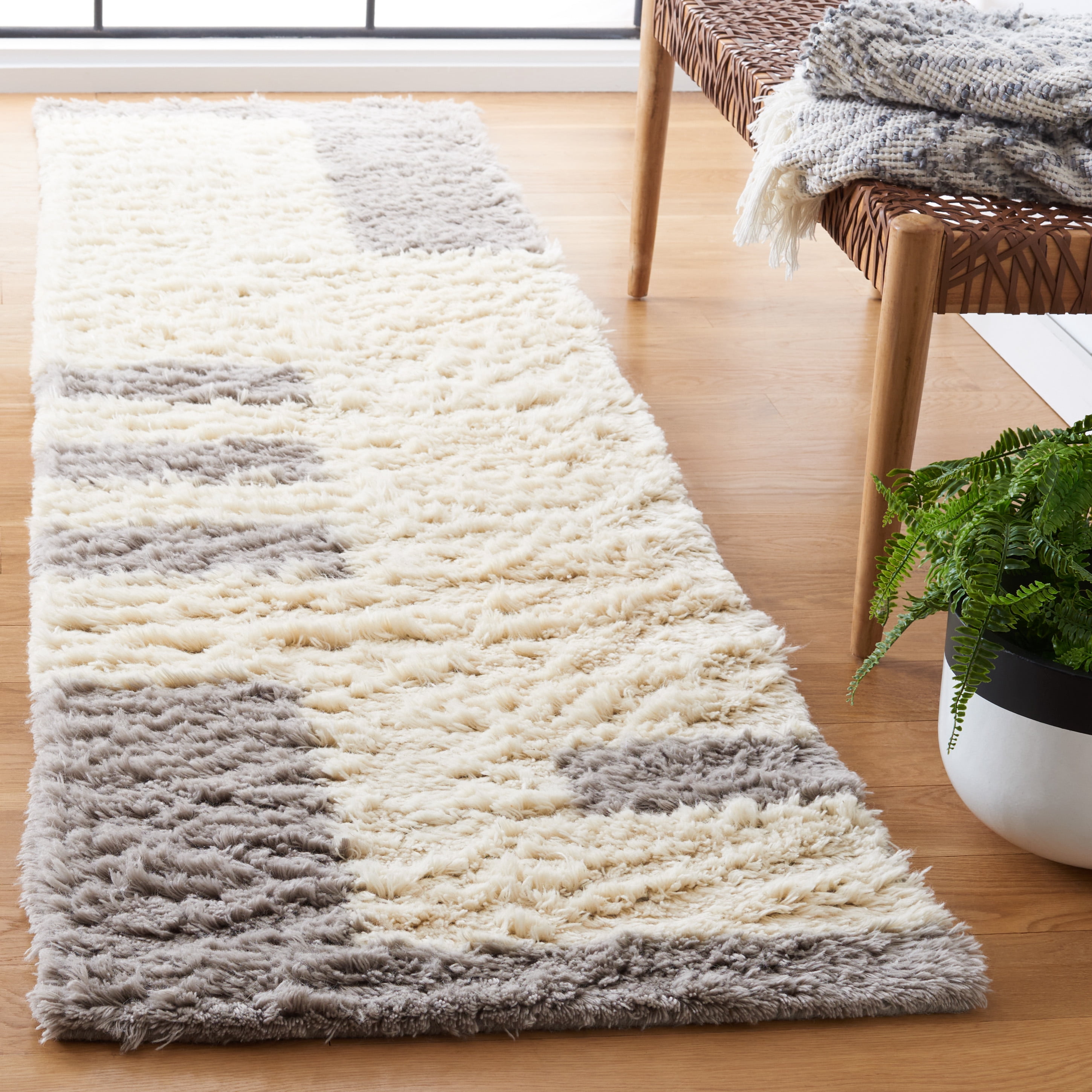 SAFAVIEH Casablanca Evaline Geometric Runner Rug, Grey/Ivory, 2'3" x 9'