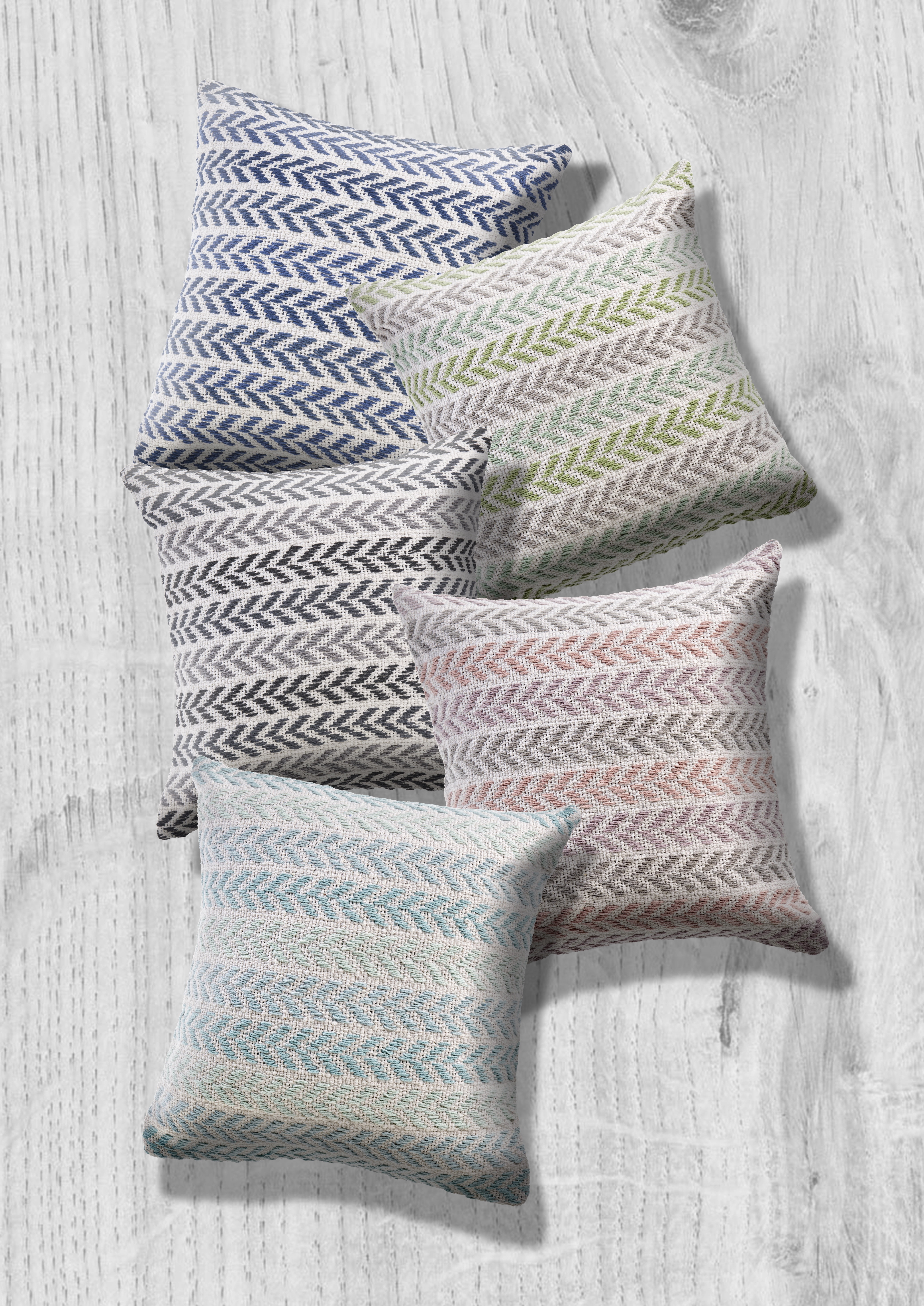 LR Home Ariya Indigo/White Chevron Cotton Adult Decorative Throw Pillow Cover
