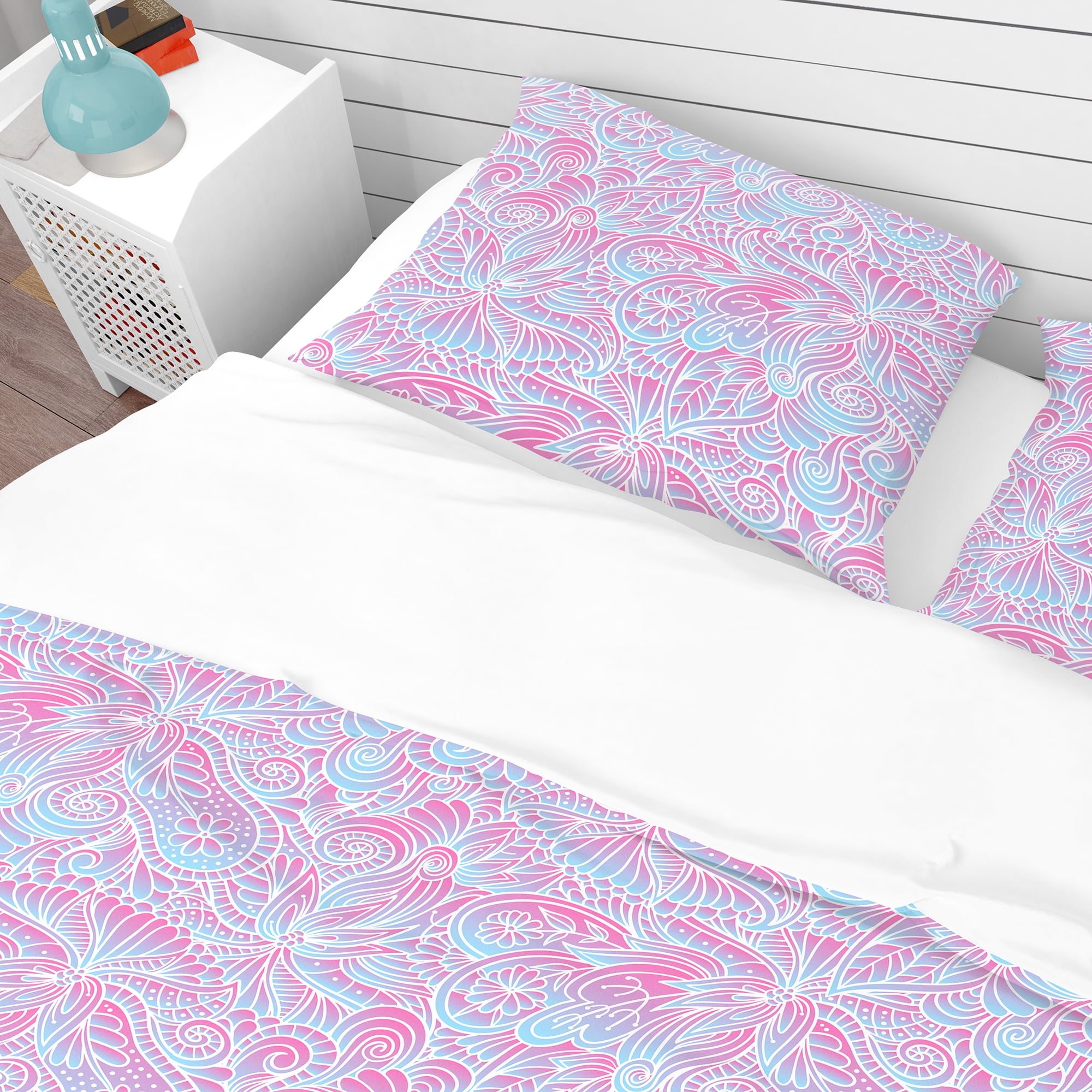 Designart 'Wavy Gradient Pattern' Bohemian & Eclectic Duvet Cover Set