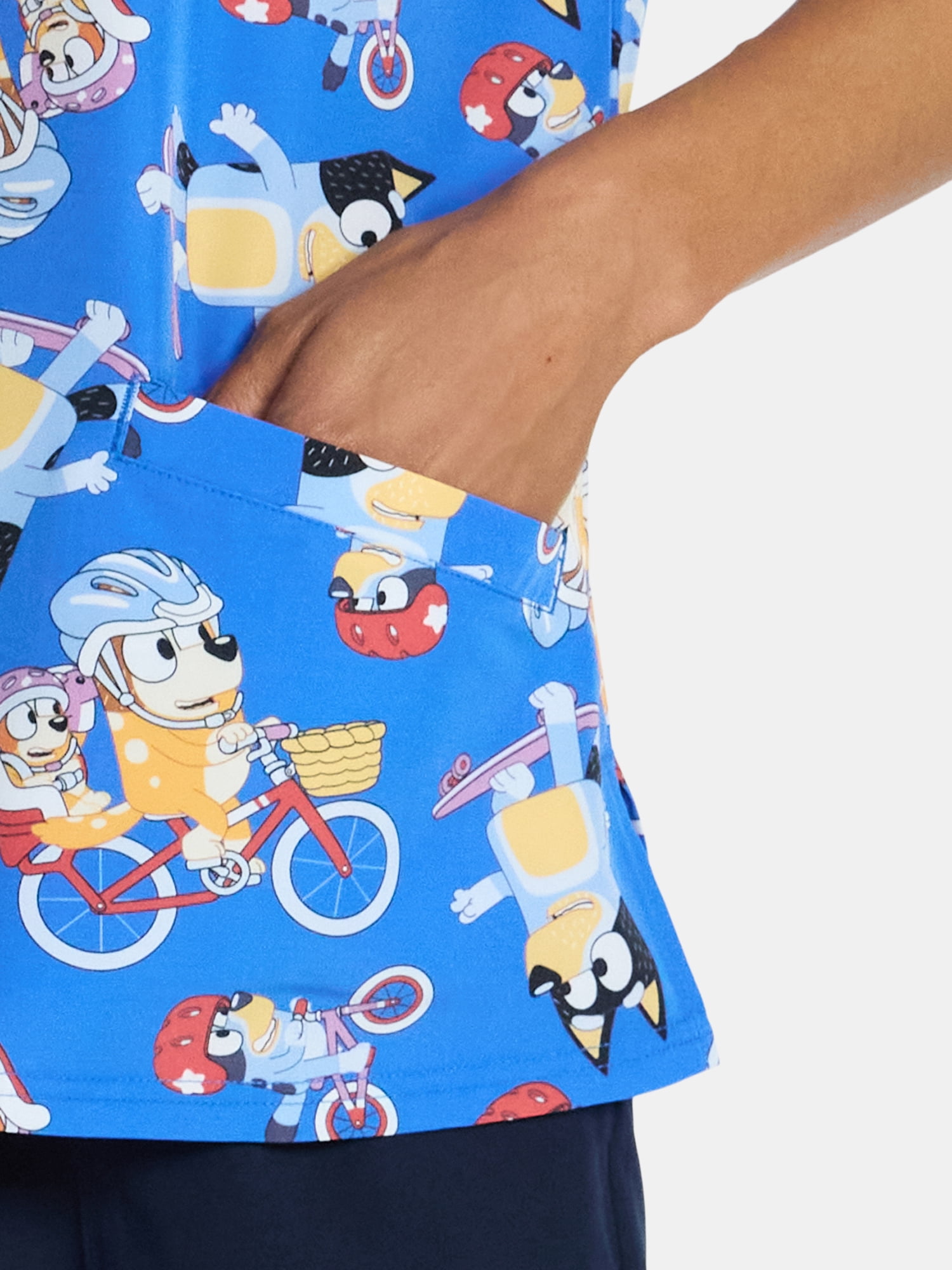 Bluey Women's Graphic Scrub Top, Sizes S-3XL – details
