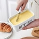 thumbnail image 1 of Caja de mantequilla de cerámica | Contenedor de almacenamiento de queso | Guardián de mantequilla de estilo nórdico | Material cerámico duradero | Blanco Negro Amarillo | 17x13x6,2cm | Tarro de, 1 of 6