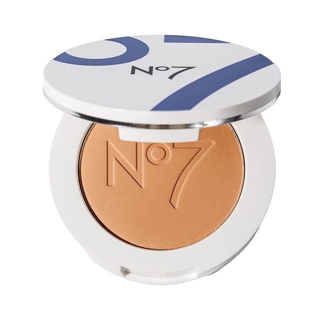 No7 Lift & Luminate Polvo de triple acción - Profundo - Polvo fijador de maquillaje prensado para rostro - El polvo fijador compacto reduce la apariencia de líneas finas y mejora el brillo (10 g)