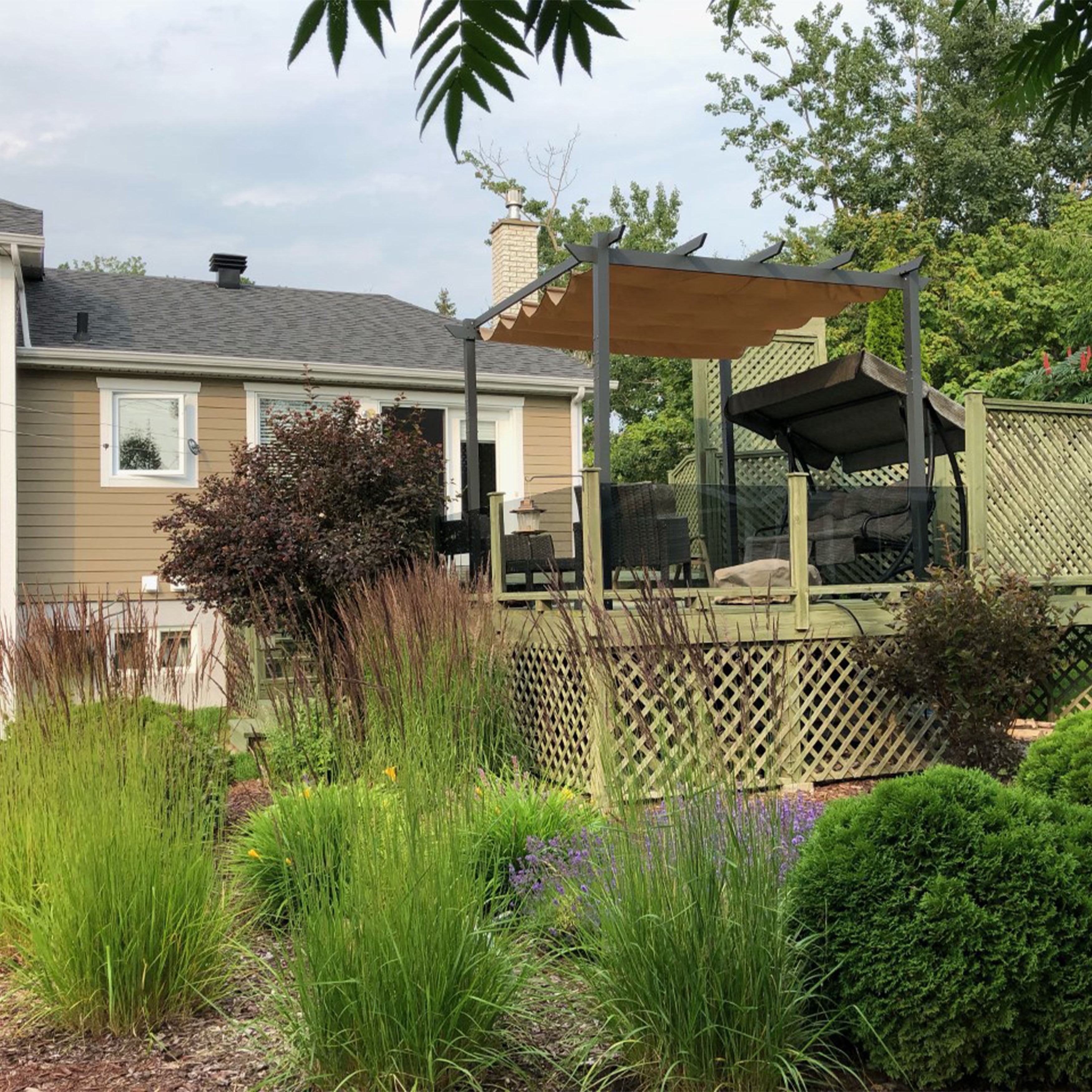 ALEKO PERGSAND Aluminum Outdoor Canopy Grape Trellis Pergola 9 x 9 ft Sand Color