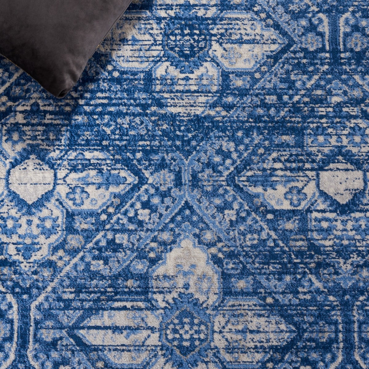 SAFAVIEH Brentwood Conchur Oriental Area Rug, 4' x 6', Ivory/Navy