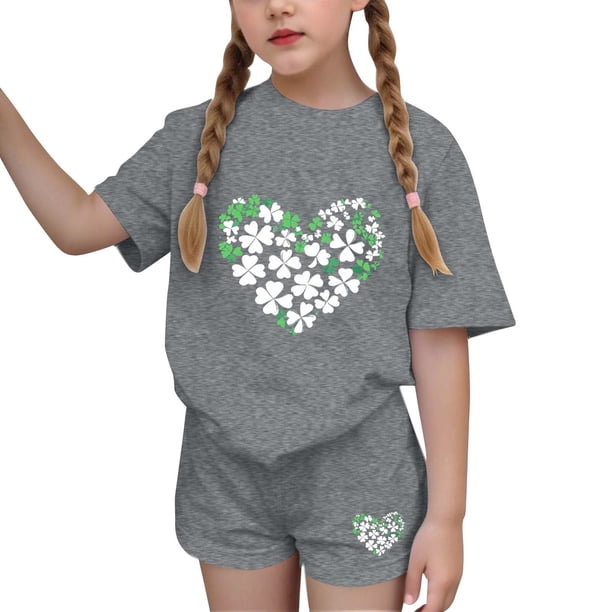 Vestido de manga corta para niños Día de San Patricio impreso de dos piezas Conjunto de cuello redondo con pantalones cortos, blusa de manga corta
