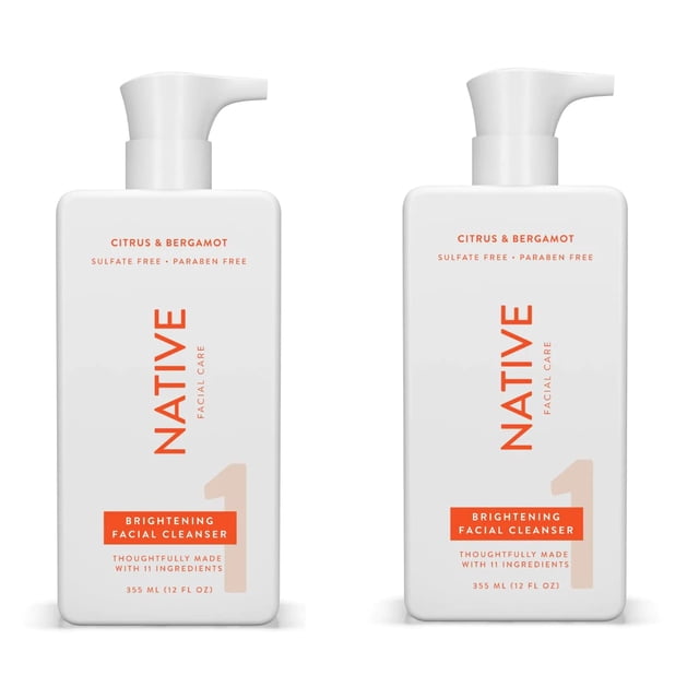 limpiador facial native brightening spa day 360 ml (paquete de 2) Dos botellas blancas con dosificador, vista frontal centrada; etiqueta vertical naranja con texto 'NATIVE' y recuadro naranja 'Brightening Facial Cleanser'; aroma cítricos y bergamota, sin sulfatos ni parabenos, 360 ml por botella.