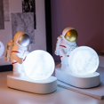 thumbnail image 3 of Style C Style C Luz Led nocturna de astronauta, astronauta, Luna, dormitorio, mesita de noche, escritorio, lámpara de resina creativa, adorno, regalo de decoración del hogar, 3 of 5