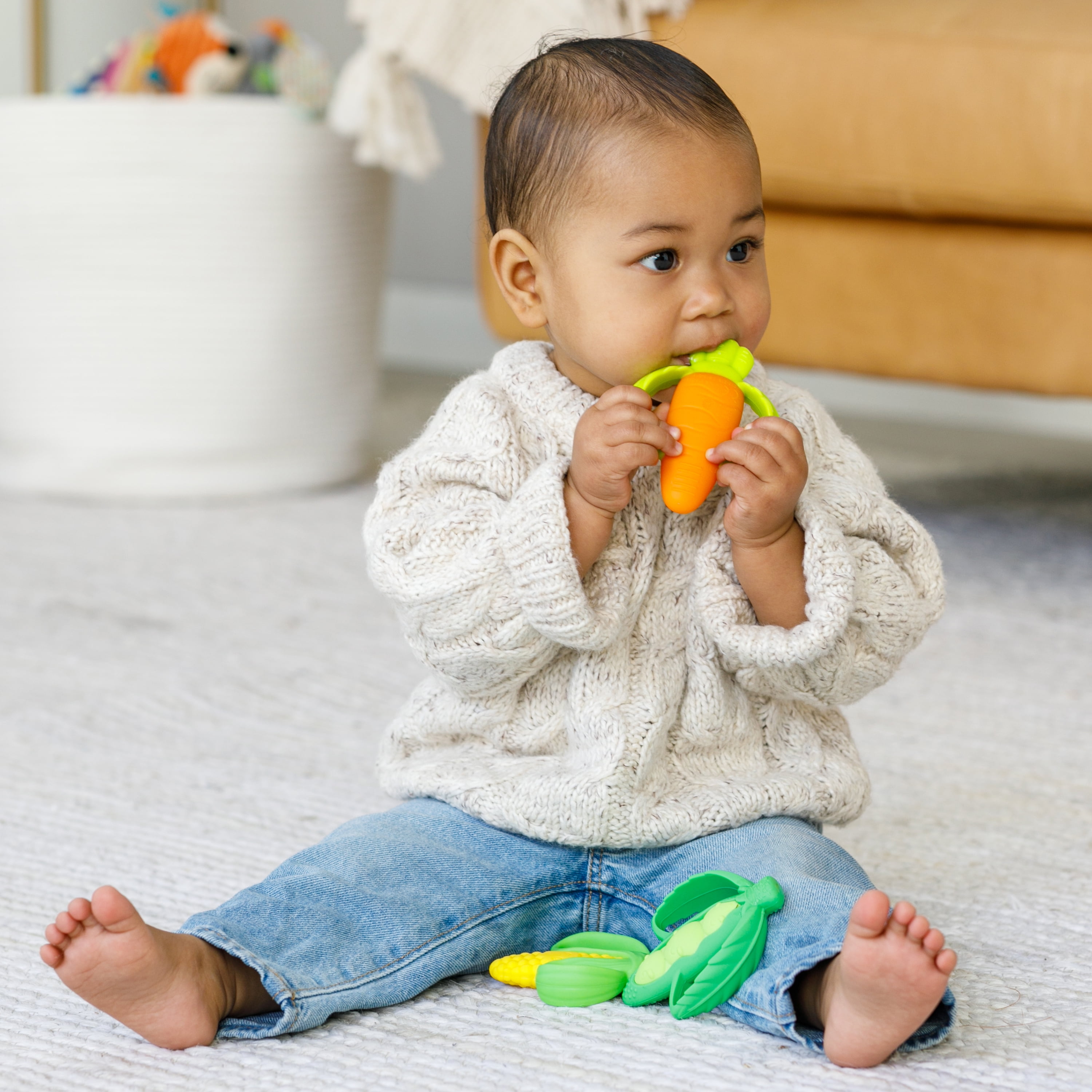 Infantino Farmers Market Veggie Teether Gift Set, for Babies 6-12 Months, Multicolor