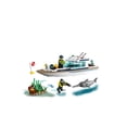 thumbnail image 2 of Set LEGO City Yate de Buceo 60221, 2 of 3