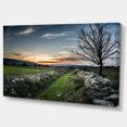 thumbnail image 2 of Clôtures Rocheuses dans la Prairie Verte - Impression sur Toile Paysage Extra Large, 2 of 4