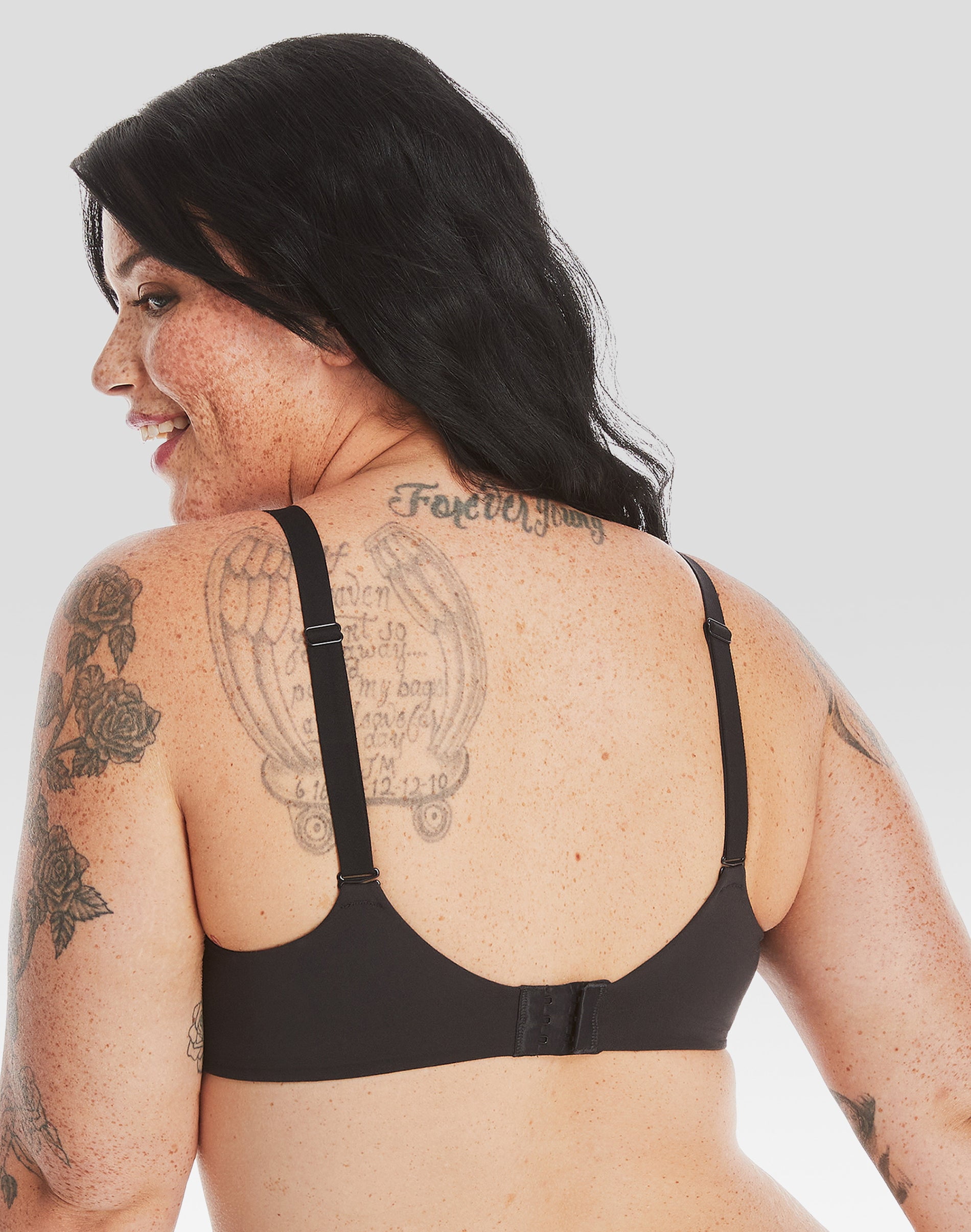 Hanes Womens No-Show Wireless Bra, Concealing Petals No-Show Bra with Convertible Straps, Sizes S-L+