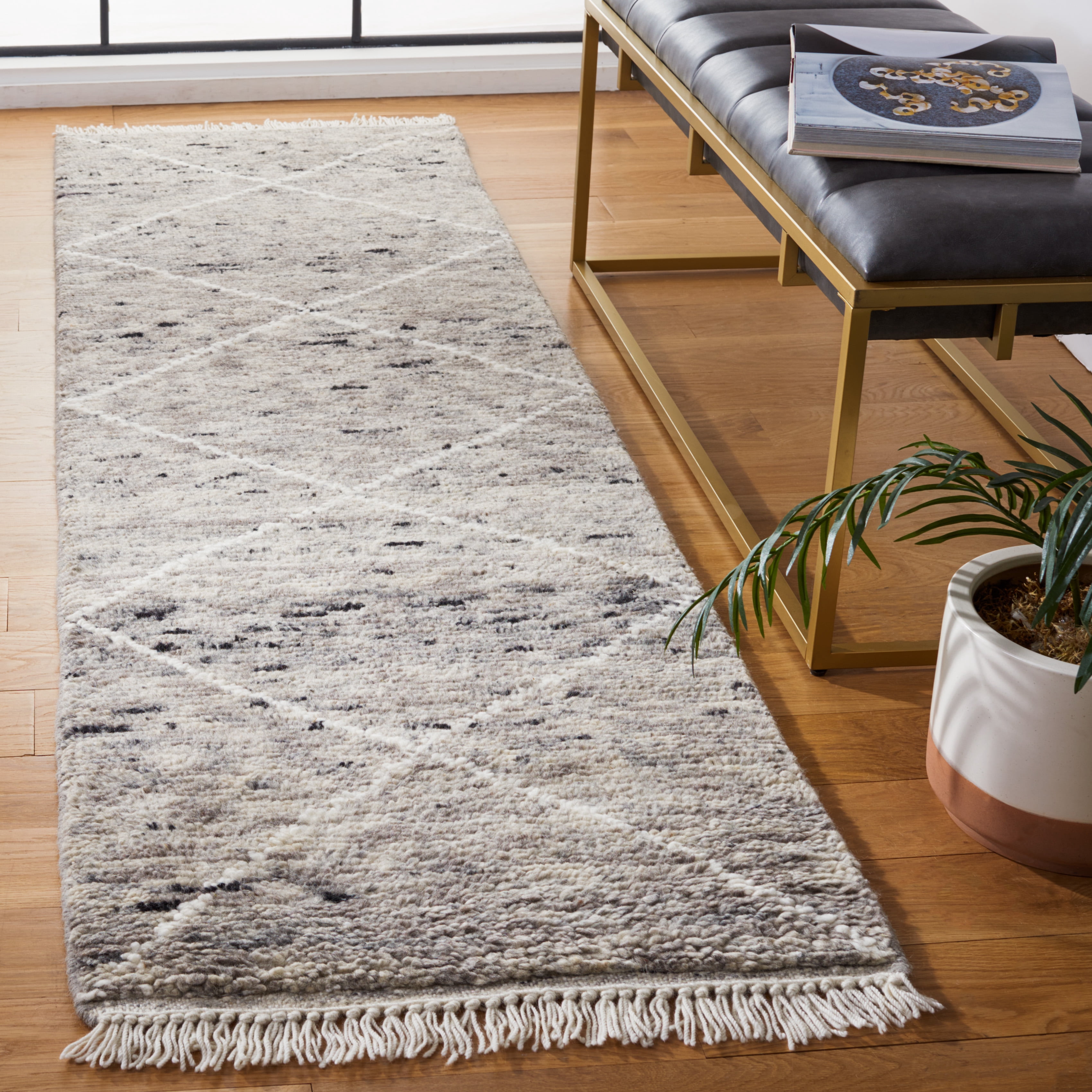 SAFAVIEH Casablanca Astrid Geometric Wool Runner Rug, Grey/Ivory, 2'3" x 8'