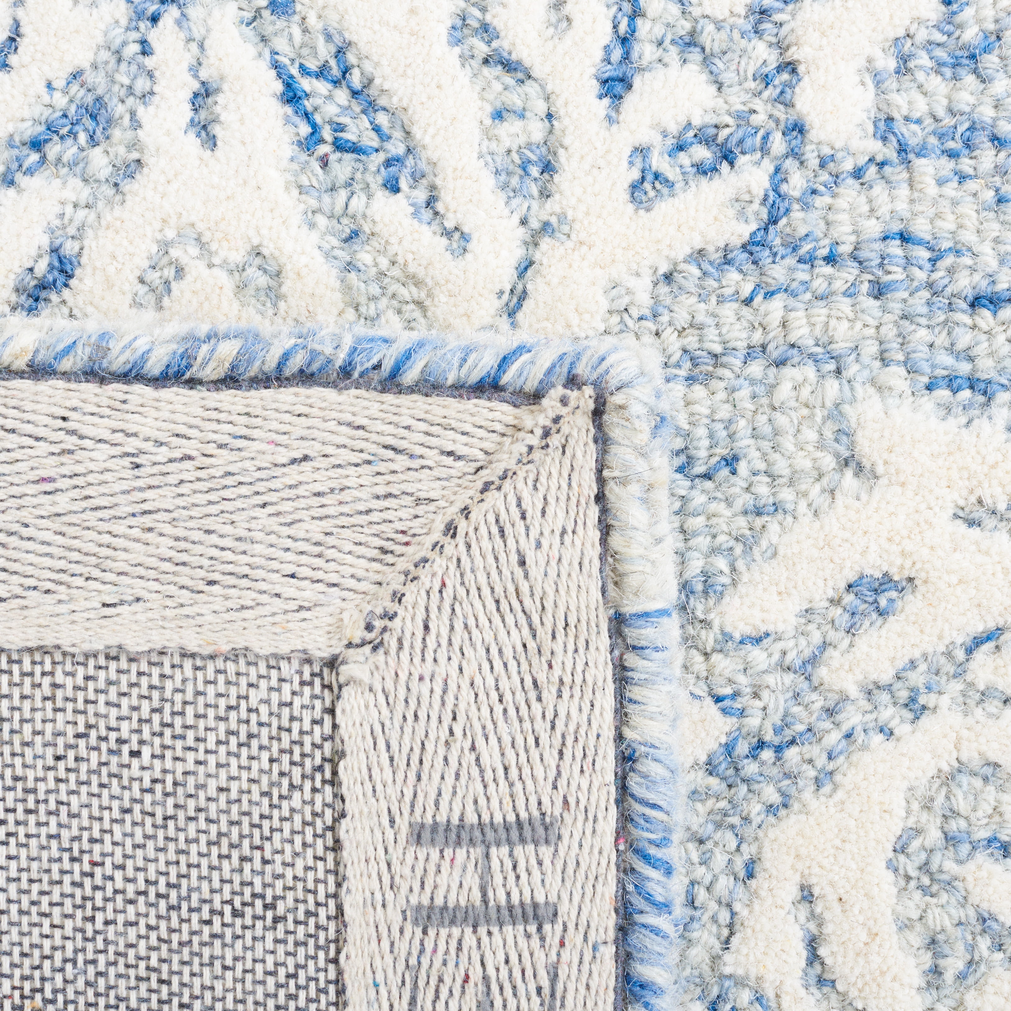 SAFAVIEH Metro Wayland Medallion Area Rug, Blue/Ivory, 6' x 6' Square
