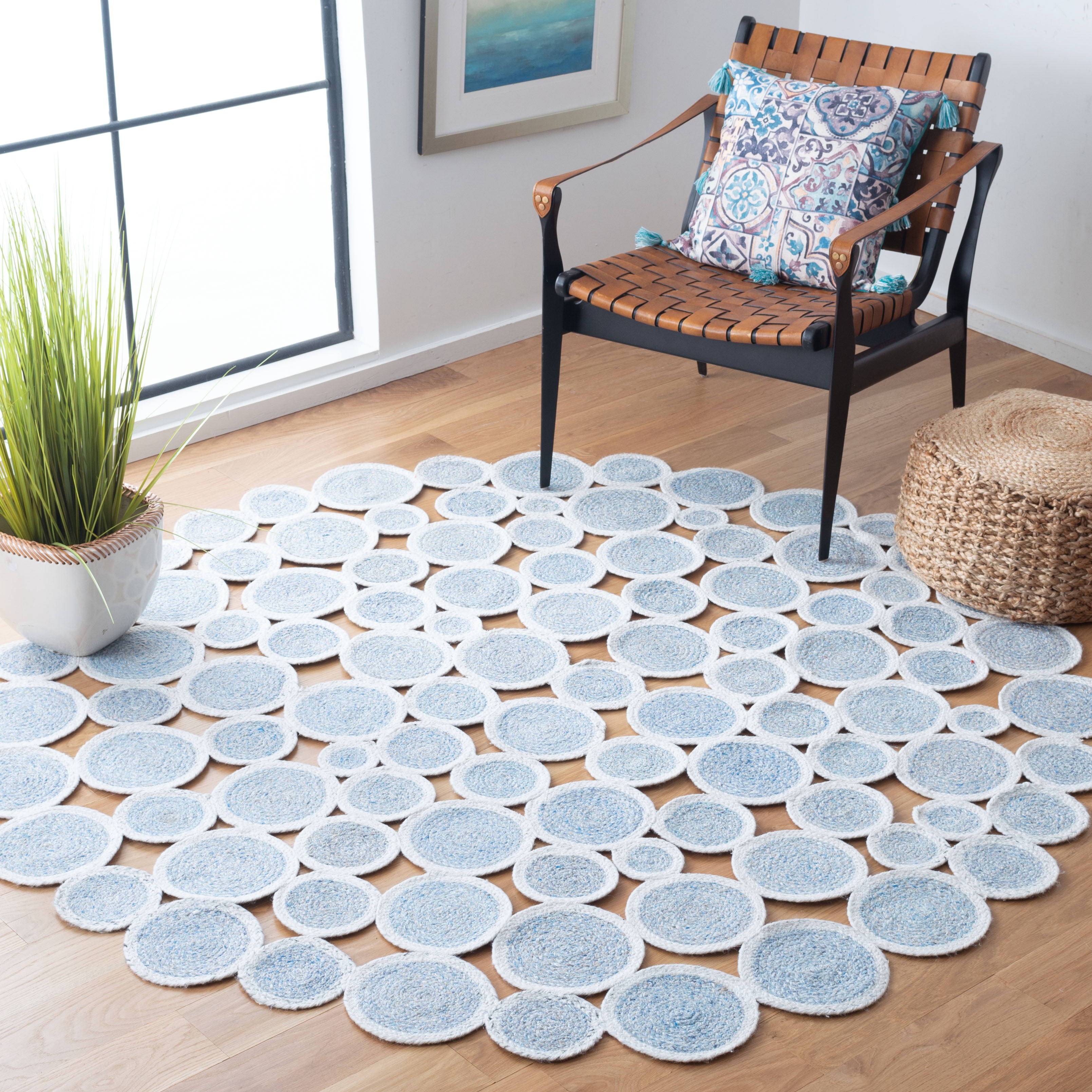 SAFAVIEH Cape Cod Hector Abstract Dots Polyester Area Rug, Blue/Ivory, 6' x 6' Round