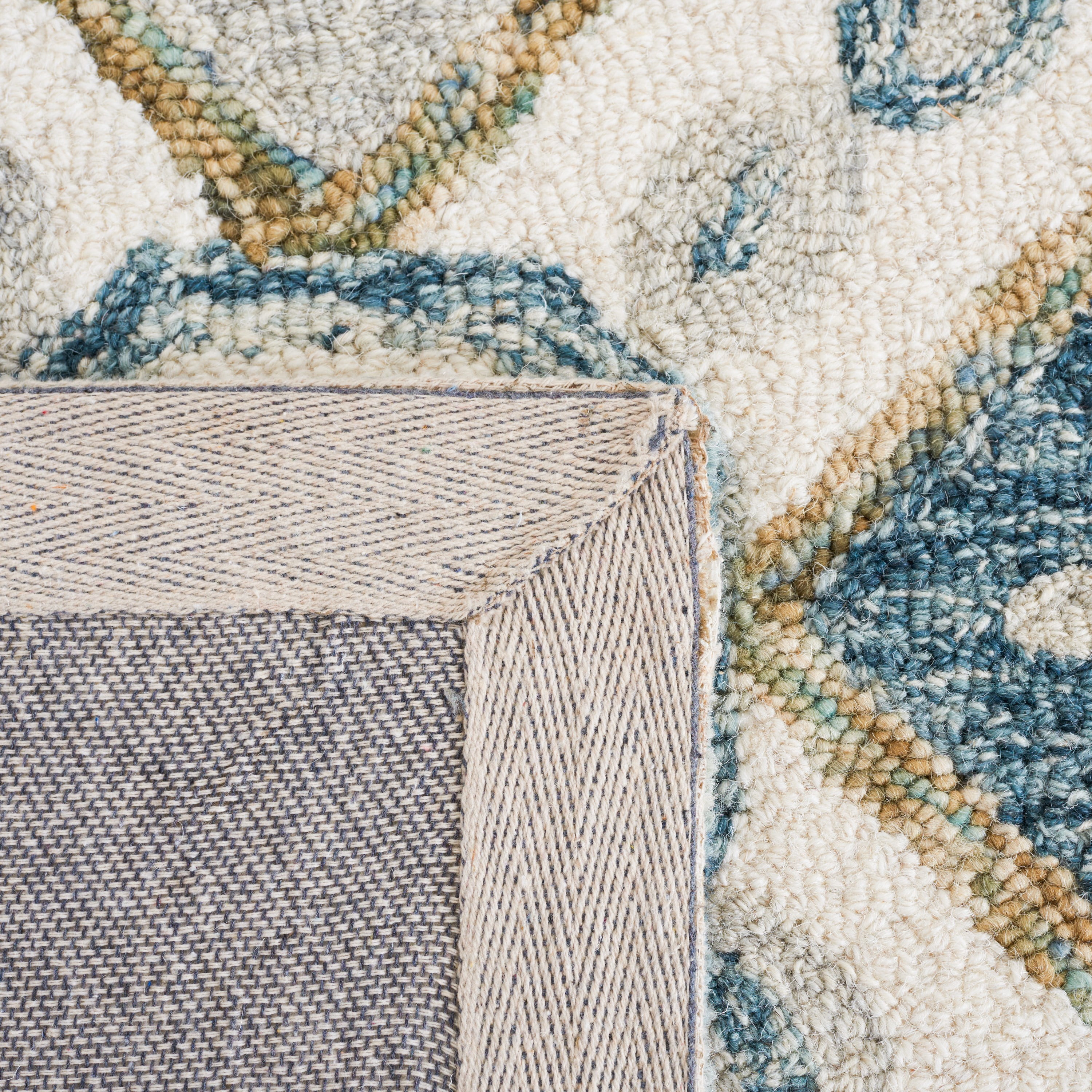 SAFAVIEH Martha Stewart Tufted Diamond Area Rug, Blue/Ivory, 5' x 8'